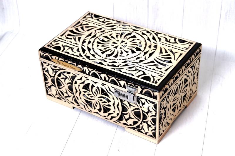 Luxus Abschließbare Erinnerungsbox - Personalisierte Holzaufbewahrung Für Intime Accessoires Individuell Graviertes, Diskretes Organizer-Geschenk von Etsy - RoyalTabula