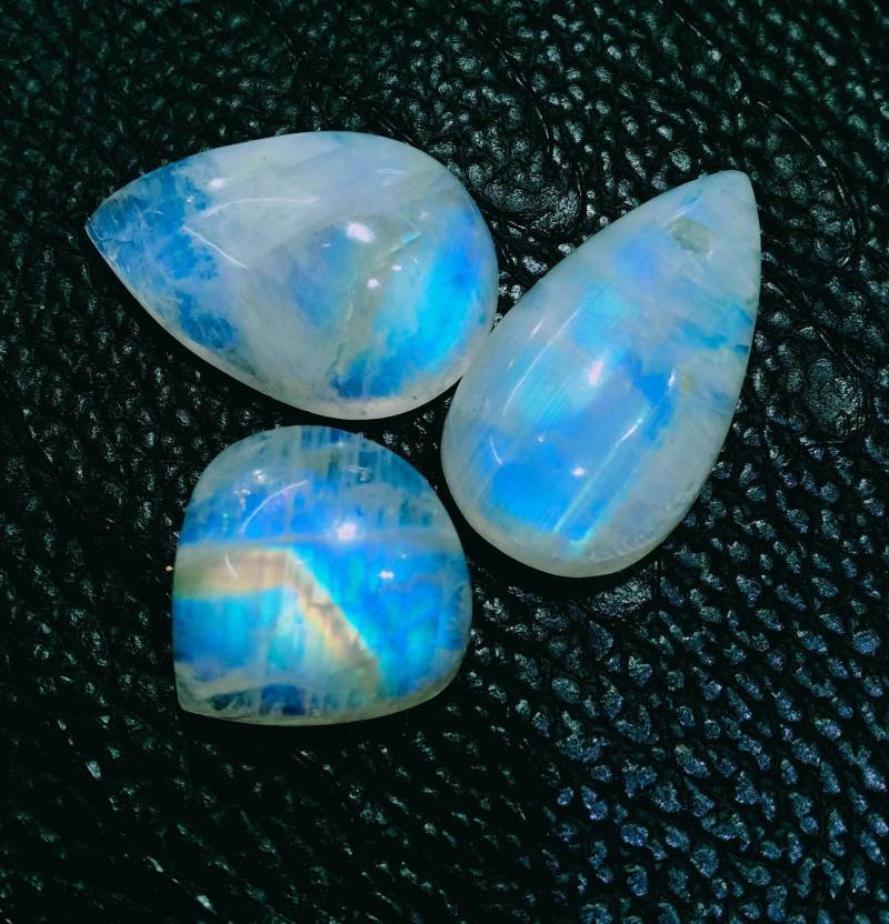 Aaa +Qulity Rainbwo Mondstein.3 Pec Lot Aaa +Qulity Rainbwo Mondstein.3 Pec Lot von Etsy - RoyalgemsGoods