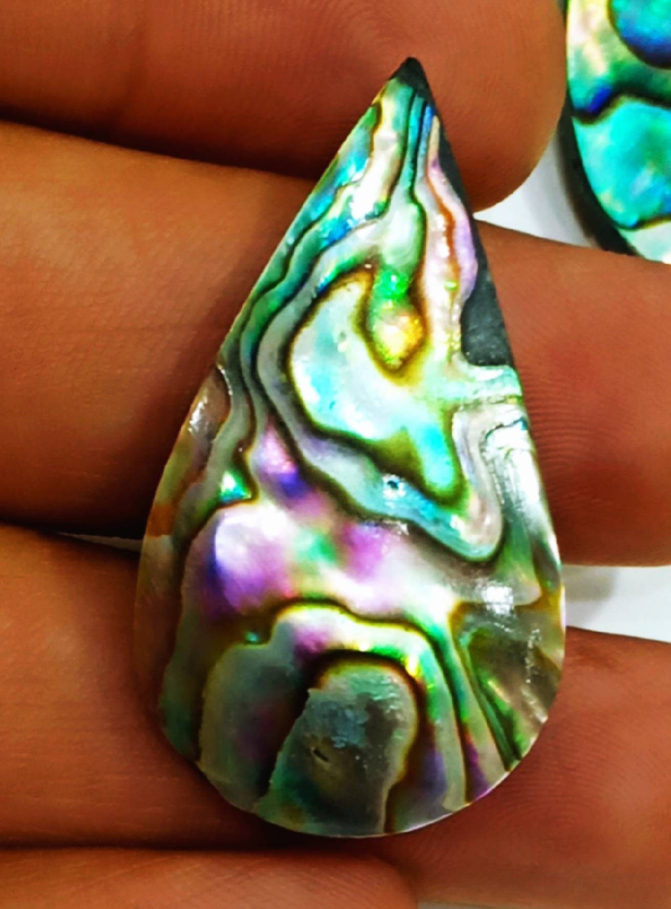 Abalone-Shell. Voller Mix-Blitz. Form Birne Siz 35x20mm.gewicht 26.10 Karat. Natürliche Fullshine Abalone Shell Itam Abalone-Shell. Voller Mix-Blitz. Form Birne Siz 35x20mm.gewicht 26.10 Karat. Natürliche Fullshine Abalone Shell Itam von Etsy - RoyalgemsGoods