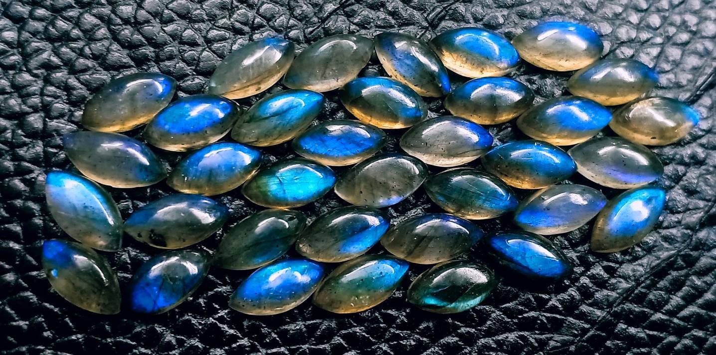 Blau Labradorit 20 Pic Lot Siz 4x8 Mm Gewicht 23, 45 Karat Marquise Form Blau Labradorit 20 Pic Lot Siz 4x8 Mm Gewicht 23, 45 Karat Marquise Form von Etsy - RoyalgemsGoods