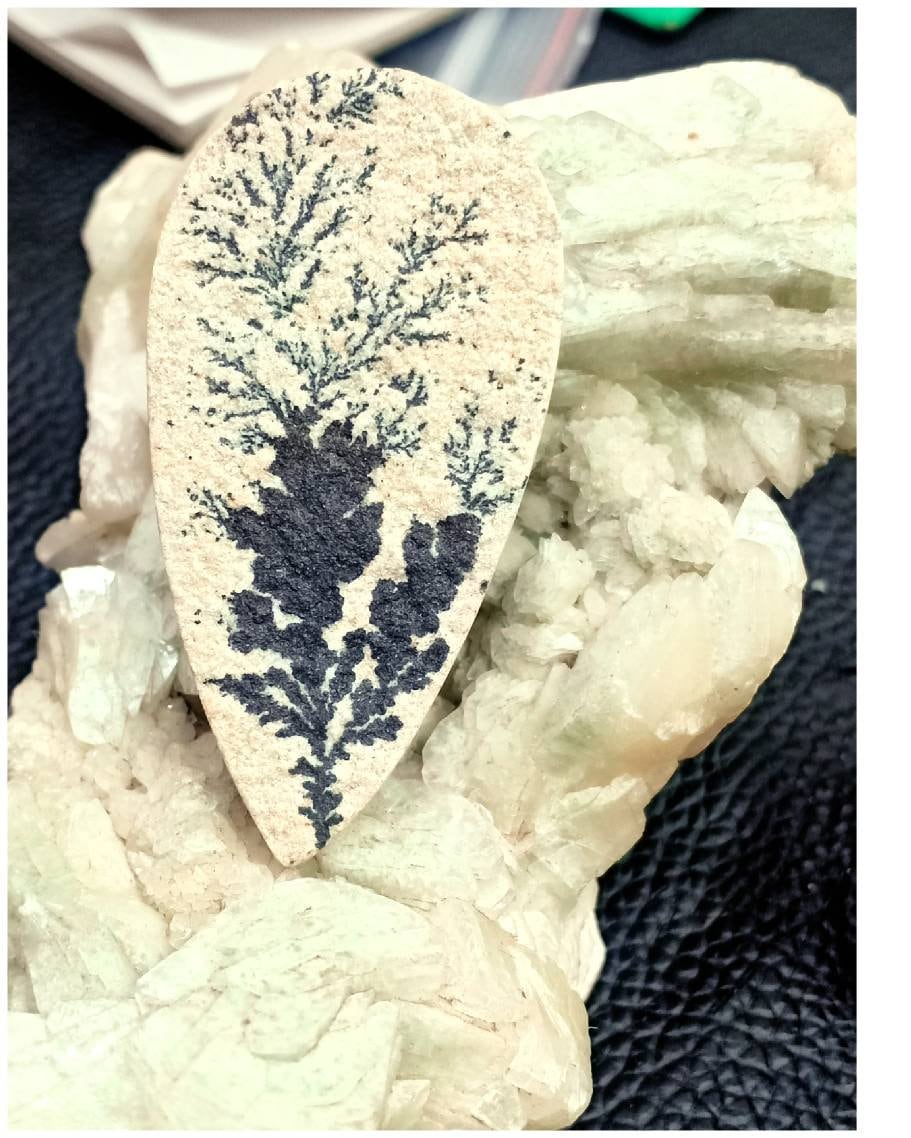 Chirurgie Druzy Birne Form Siz 25x48 Mm Gewicht 45Karat Natürliche Itam Chirurgie Druzy Birne Form Siz 25x48 Mm Gewicht 45Karat Natürliche Itam von Etsy - RoyalgemsGoods