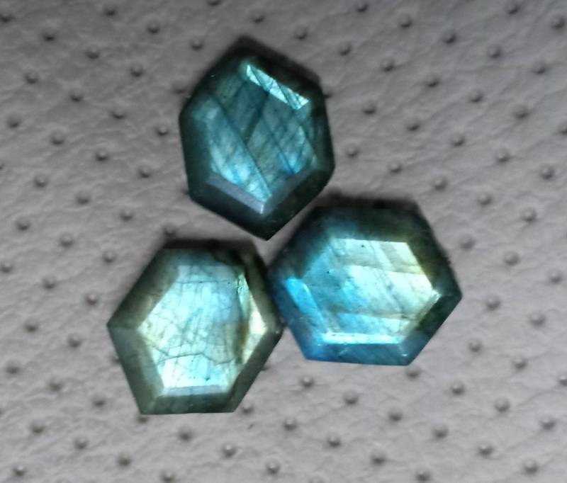 Labradorit Facettiert 3 Pec Lot Siz 11x14 Mm. Fancy Shape.full Shine lbaradorite Itam Labradorit Facettiert 3 Pec Lot Siz 11x14 Mm. Fancy Shape.full Shine lbaradorite Itam von Etsy - RoyalgemsGoods