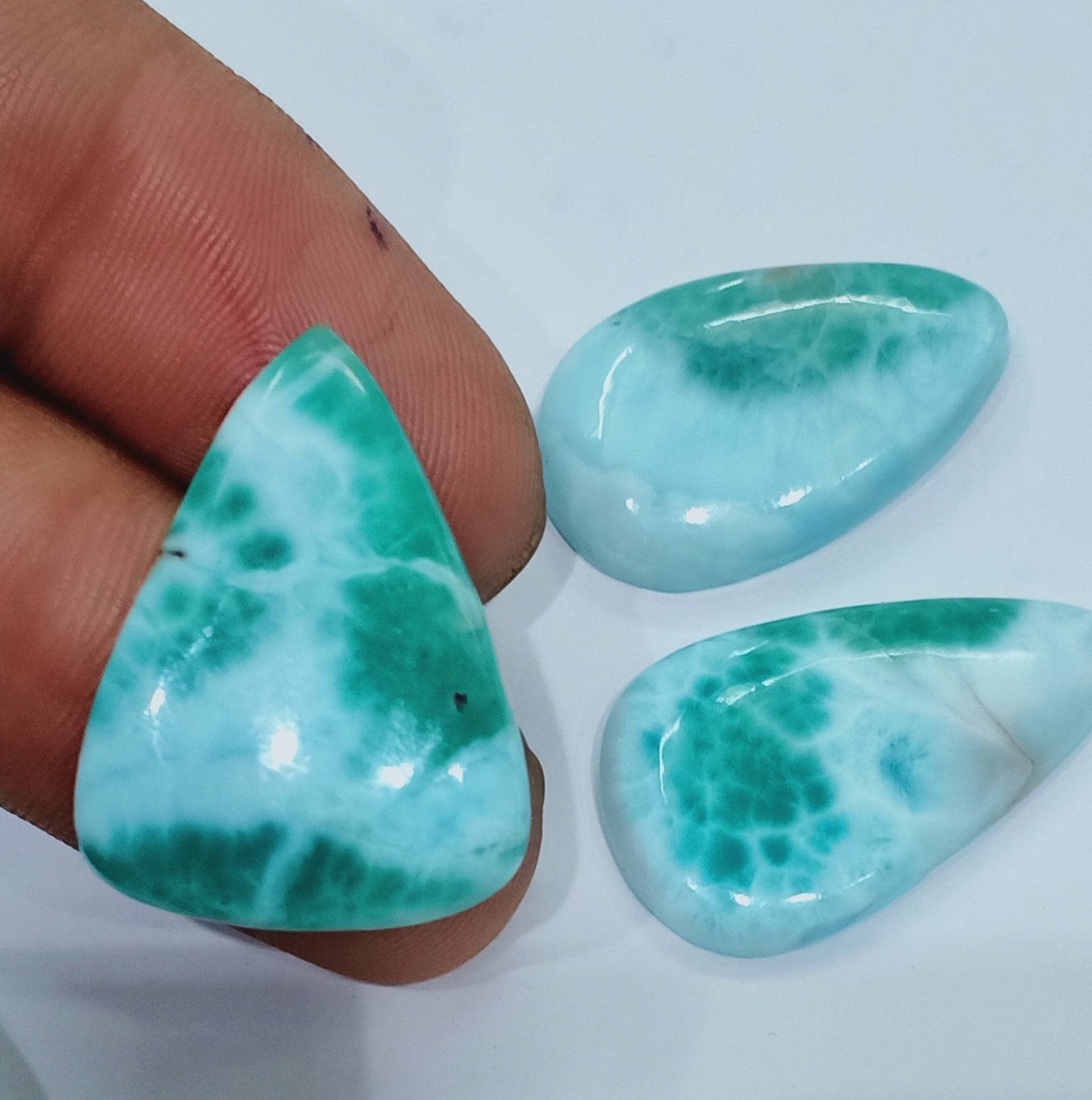 Larimar3 Pec Lot Paer Shape Siz10x26x15 Mm Weight47.90Carat Blue Flash Larimar Itam Making Is Good Qulity Larimar Larimar3 Pec Lot Paer Shape Siz10x26x15 Mm Weight47.90Carat Blue Flash Larimar Itam Making Is Good Qulity Larimar von Etsy - RoyalgemsGoods