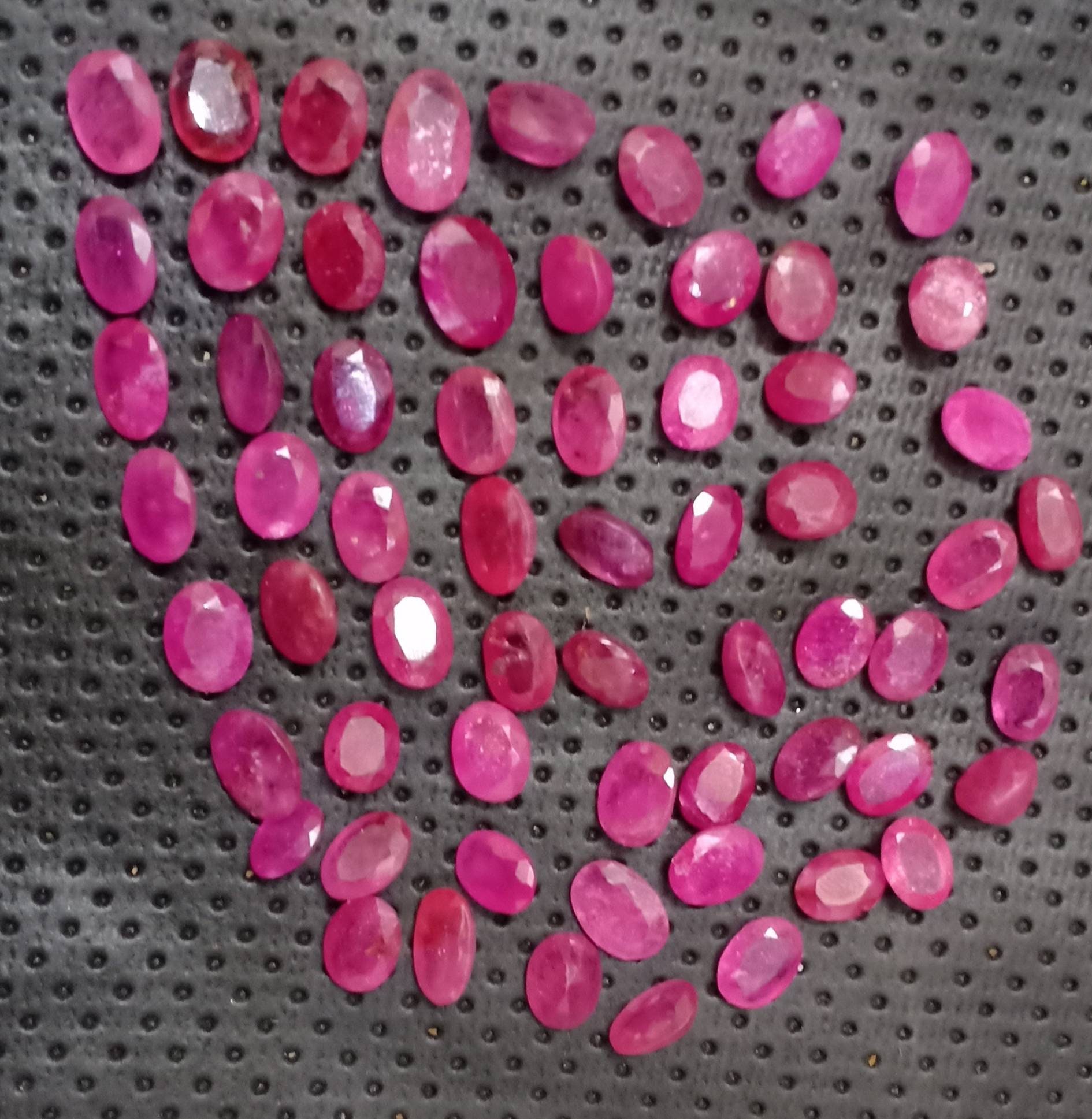 Natürliche Rubin Faceted81 Pic Lot. Siz 6x8mm Gewicht 111.20 Karat Ovel Form Machen Ist Gut. Herstellung in Silber Natürliche Rubin Faceted81 Pic Lot. Siz 6x8mm Gewicht 111.20 Karat Ovel Form Machen Ist Gut. Herstellung in Silber von Etsy - RoyalgemsGoods