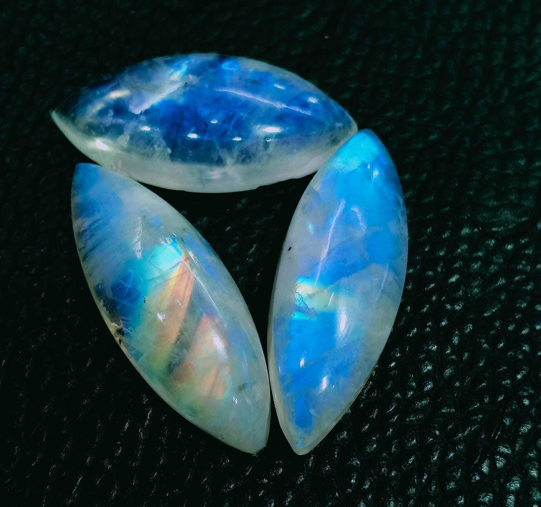 Rainbwo Mondstein 3 Pec Viel Marquise Form Gewicht 41 Karat Siz 10x28x10 Voll Blau Blinken Itam Rainbwo Mondstein 3 Pec Viel Marquise Form Gewicht 41 Karat Siz 10x28x10 Voll Blau Blinken Itam von Etsy - RoyalgemsGoods