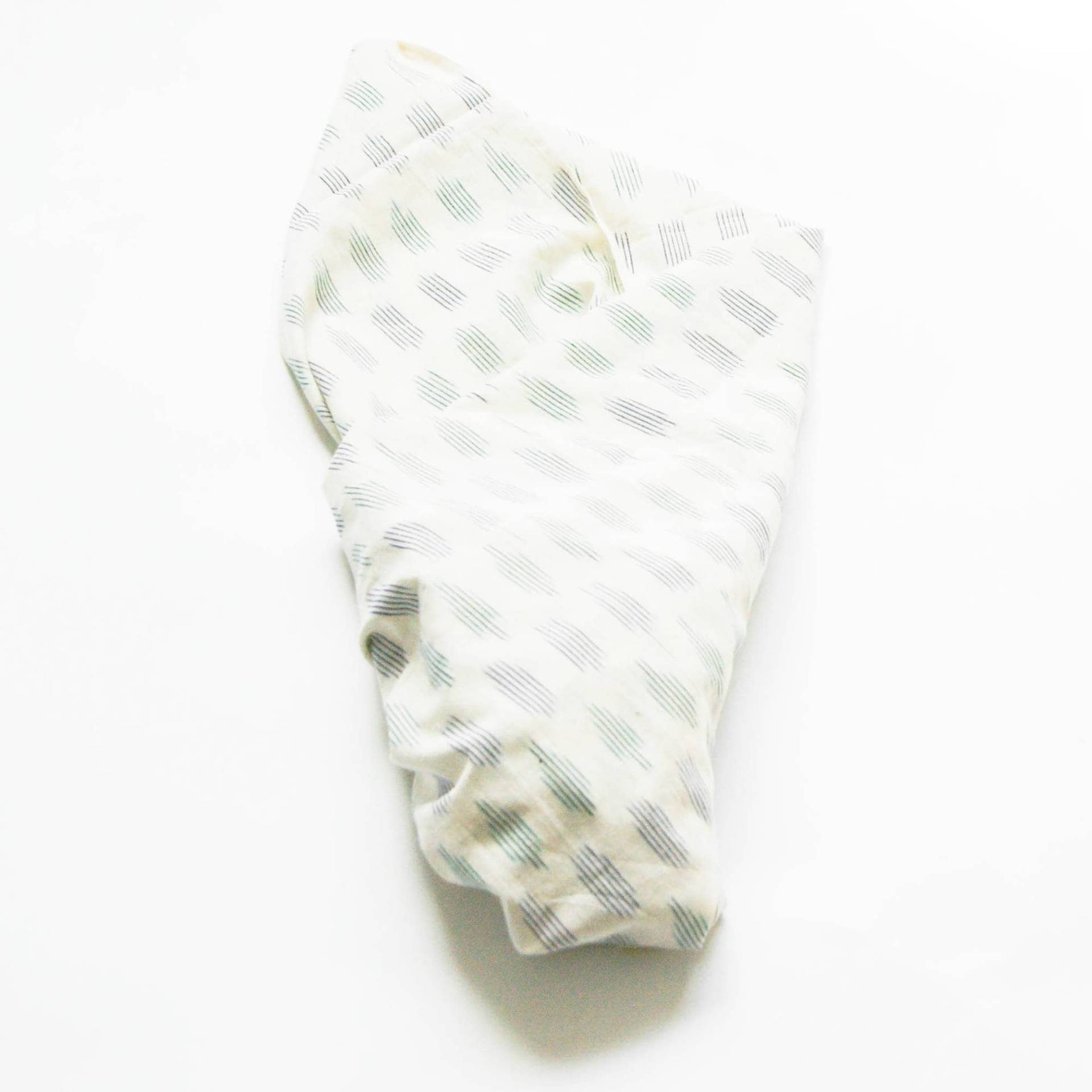 Weiß Blau + Grün Dot Baby Swaddle Handgewebte Ikat Babydecke - Geschenk Fair Trade Rustikaler Webstuhl von Etsy - RusticLoom