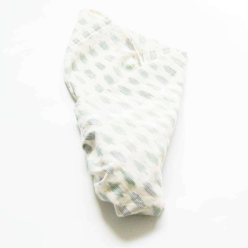 Weiß Blau + Grün Dot Baby Swaddle Handgewebte Ikat Babydecke - Geschenk Fair Trade Rustikaler Webstuhl Weiß Blau + Grün Dot Baby Swaddle Handgewebte Ikat Babydecke - Geschenk Fair Trade Rustikaler Webstuhl von Etsy - RusticLoom