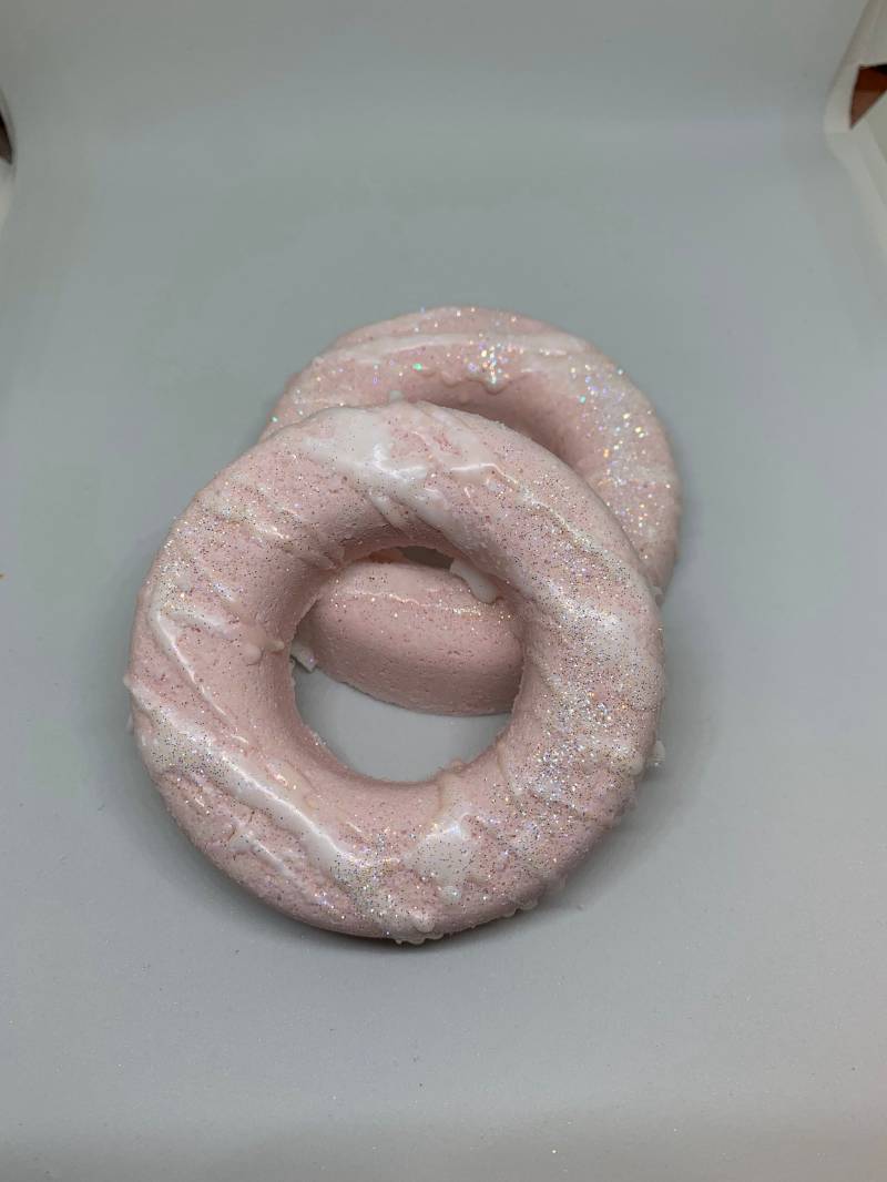 Pretty in Pink Donut Badebombe Pretty in Pink Donut Badebombe von Etsy - SKKProducts