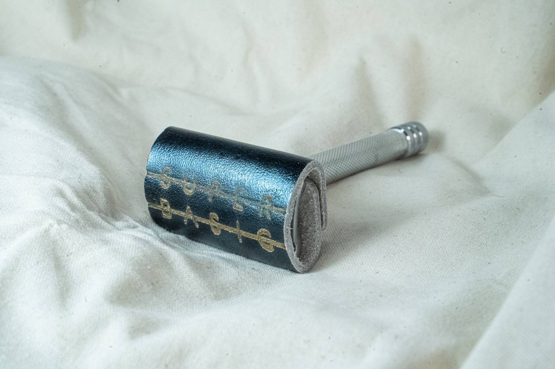 Schutzhülle Für Den Rasierer, Lederhülle Rasierschutz, Leder Accessoires, Recyceltes Super Basic Schutzhülle Für Den Rasierer, Lederhülle Rasierschutz, Leder Accessoires, Recyceltes Super Basic von Etsy - SUPERBASICBERLIN