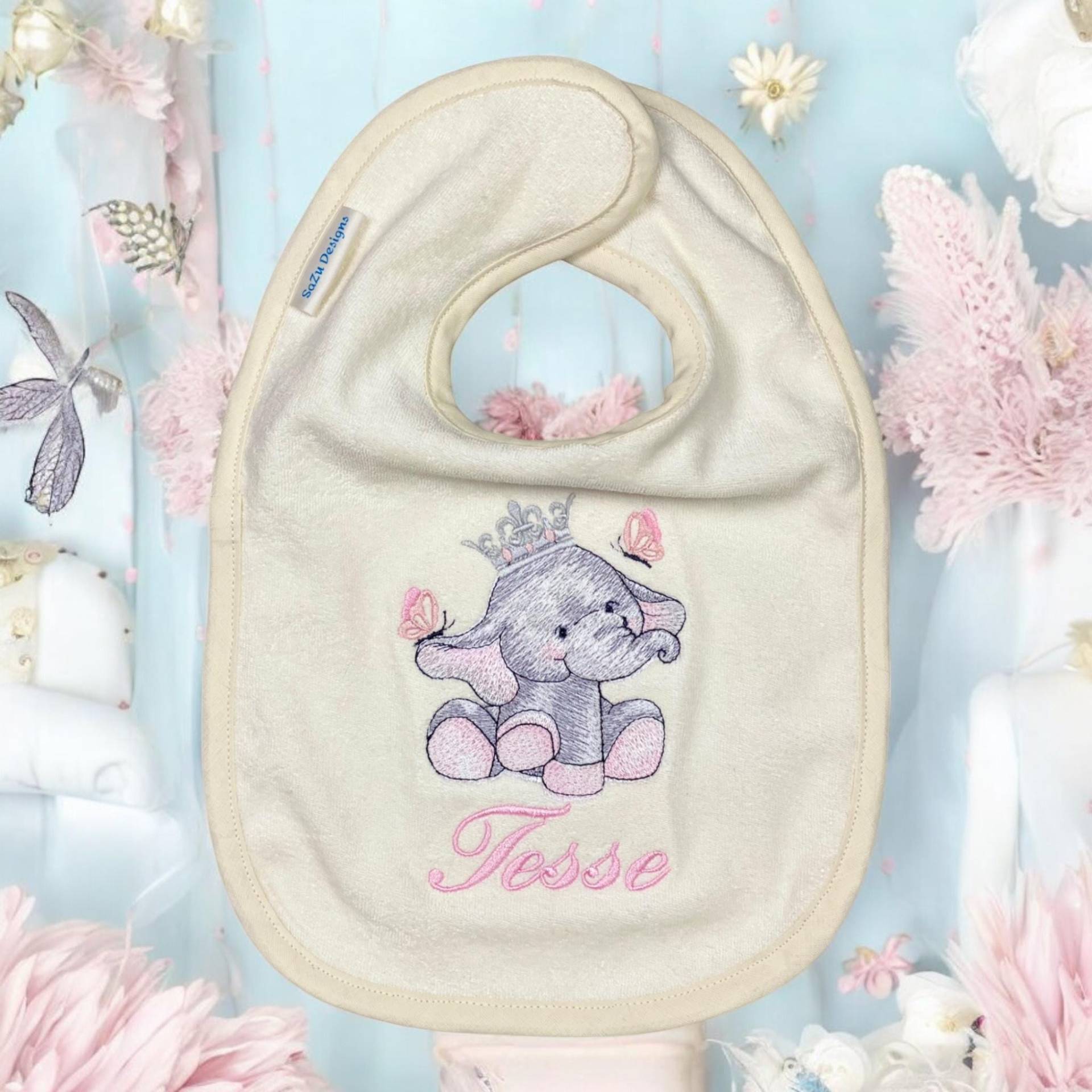 Lätzchen Personalisiert Und Bestickt | Gesticktes Mit Namen Personalisiertes Mutterschaftsgeschenk Babygeschenk Baby-Geschenk Lätzchen Personalisiert Und Bestickt | Gesticktes Mit Namen Personalisiertes Mutterschaftsgeschenk Babygeschenk Baby-Geschenk von Etsy - SaZuDesignsNL