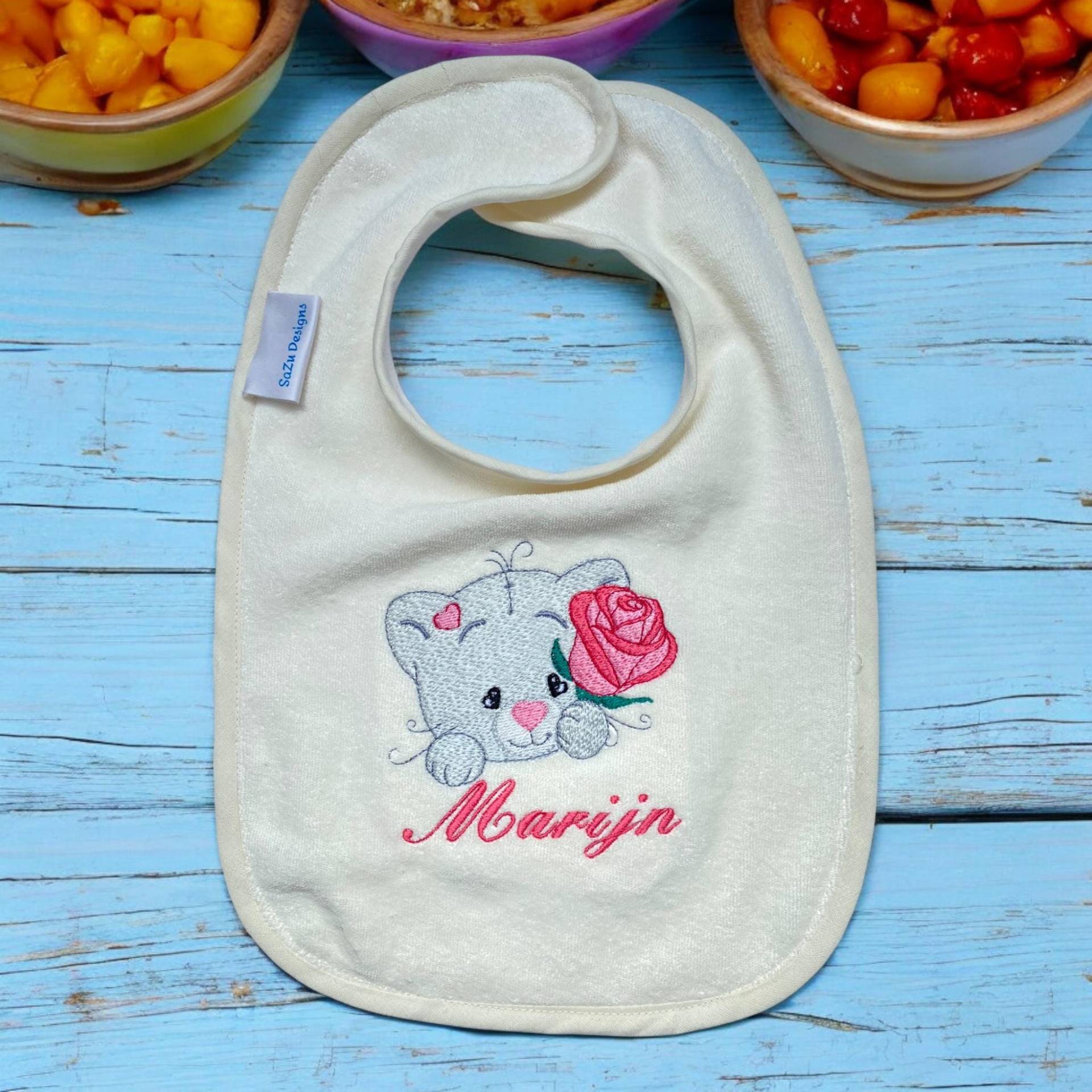 Lätzchen Personalisiert Und Bestickt | Handgefertigtes Mit Namen Personalisiertes Mutterschaftsgeschenk Babygeschenk Baby-Geschenk Lätzchen Personalisiert Und Bestickt | Handgefertigtes Mit Namen Personalisiertes Mutterschaftsgeschenk Babygeschenk Baby-Geschenk von Etsy - SaZuDesignsNL
