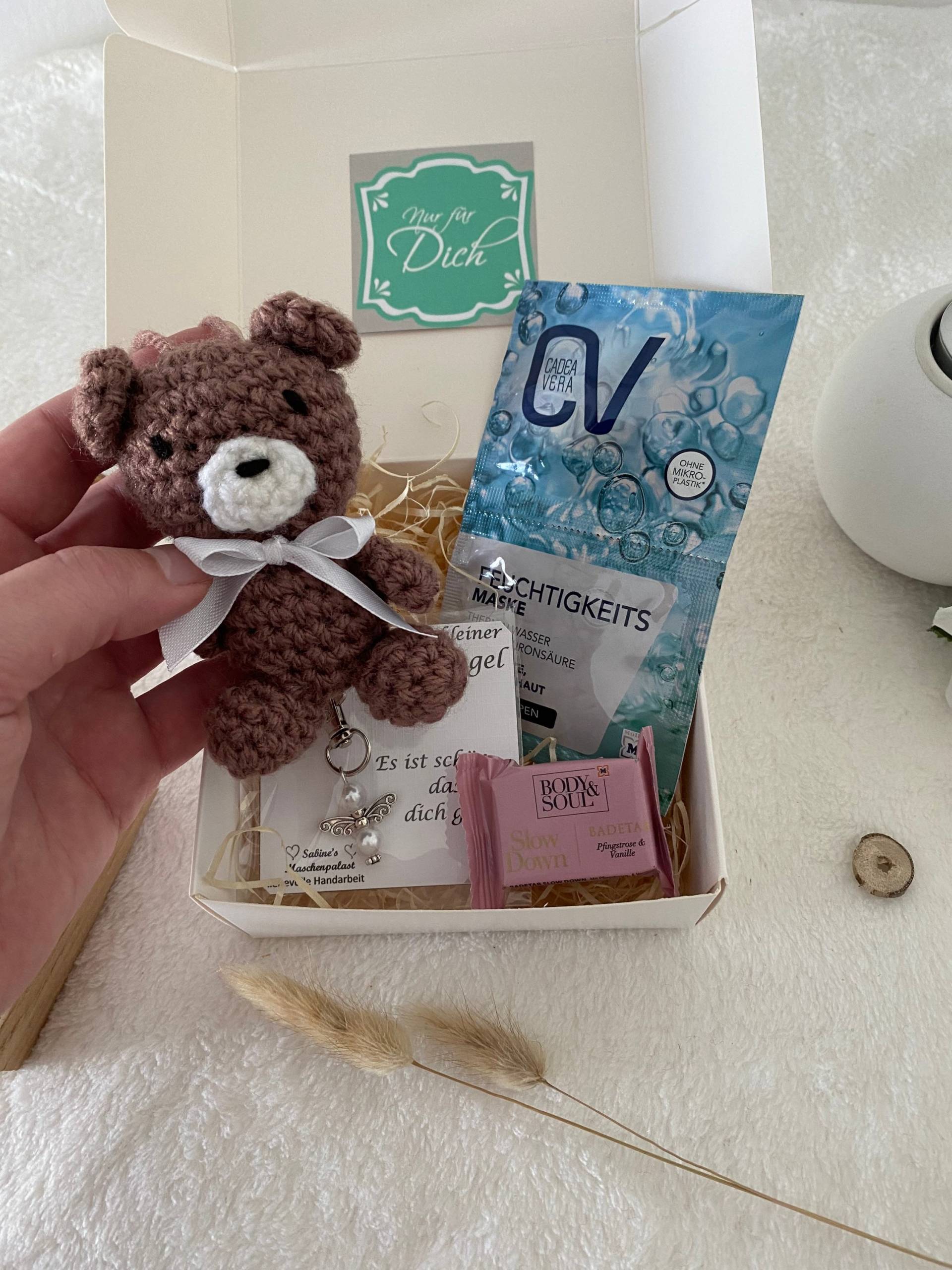 Geschenkset Mit Handgemachtem Teddybär Schutzengel Badetab Und Maske von Etsy - SabinesMaschenpalast