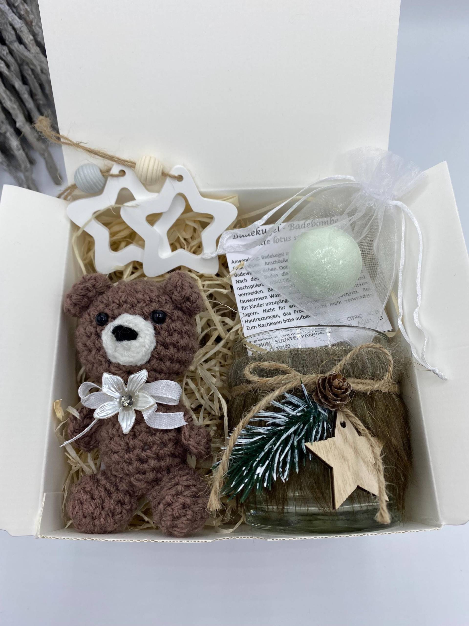 Weihnachtliches Geschenkset Mit Handgemachtem Teddybär Dekostern Badekugel Weihnachtliches Windlicht Geschenkidee Weihnachten Weihnachtliches Geschenkset Mit Handgemachtem Teddybär Dekostern Badekugel Weihnachtliches Windlicht Geschenkidee Weihnachten von Etsy - SabinesMaschenpalast