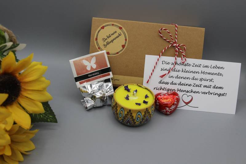 Kerze, Selbstgemachte Kerze Mit Blüten, Wohlfühlpaket, Tee Und Geschenk Zum Wohlfühlen, Wohlfühlgeschenk, Schokolade Kerze, Selbstgemachte Kerze Mit Blüten, Wohlfühlpaket, Tee Und Geschenk Zum Wohlfühlen, Wohlfühlgeschenk, Schokolade von Etsy - SabrinasGeschenke