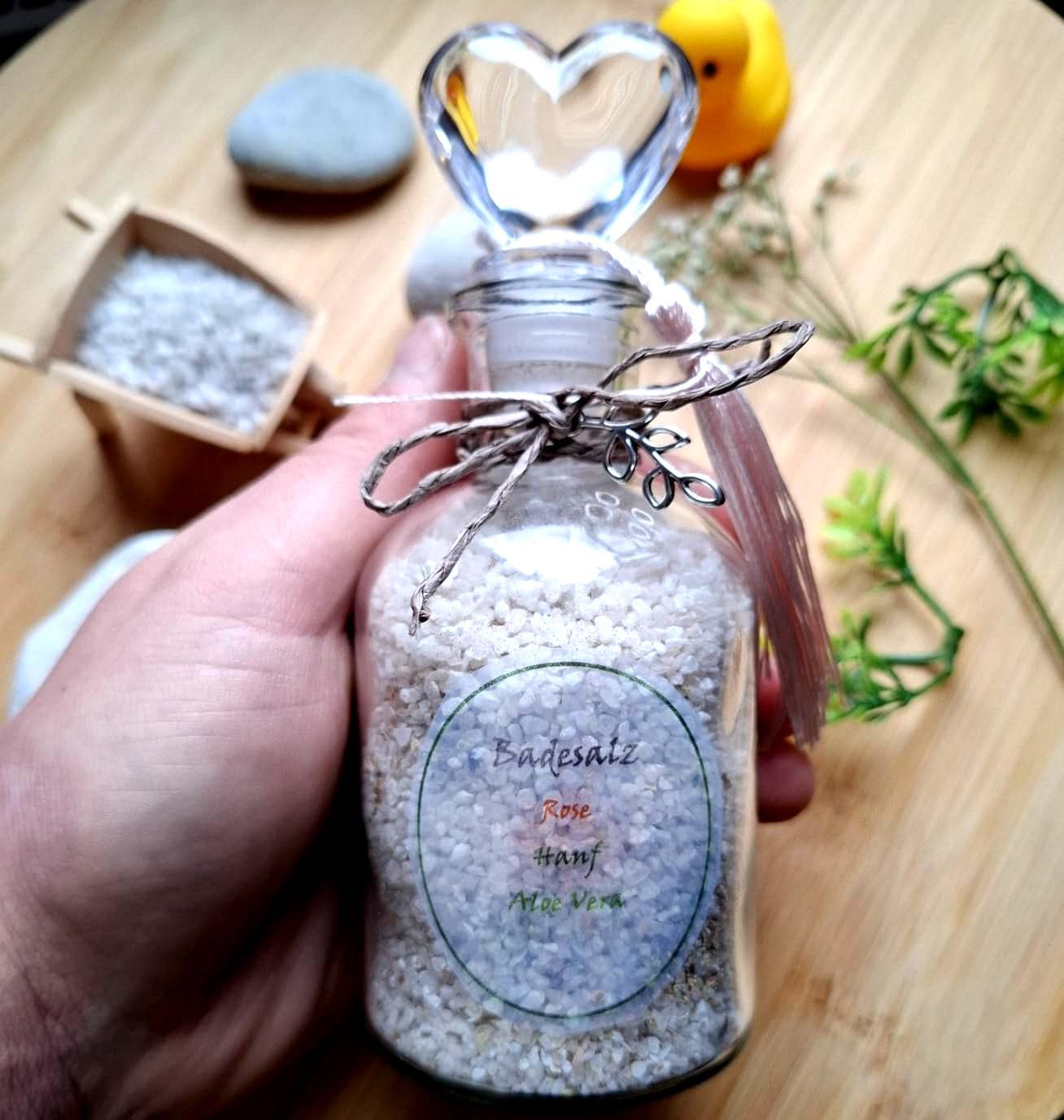 Verwöhn Badesalz Rose, Hanf & Aloe Vera von Etsy - Salaika