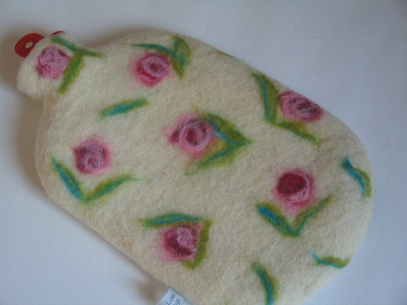 Filz Wärmflasche " Rosen" Filz Wärmflasche " Rosen" von Etsy - SalueFilz
