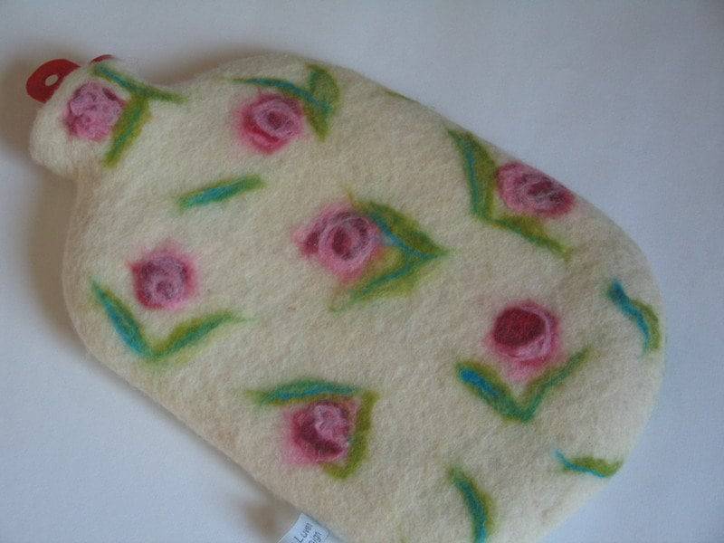Filz Wärmflasche " Rosen" Filz Wärmflasche " Rosen" von Etsy - SalueFilz