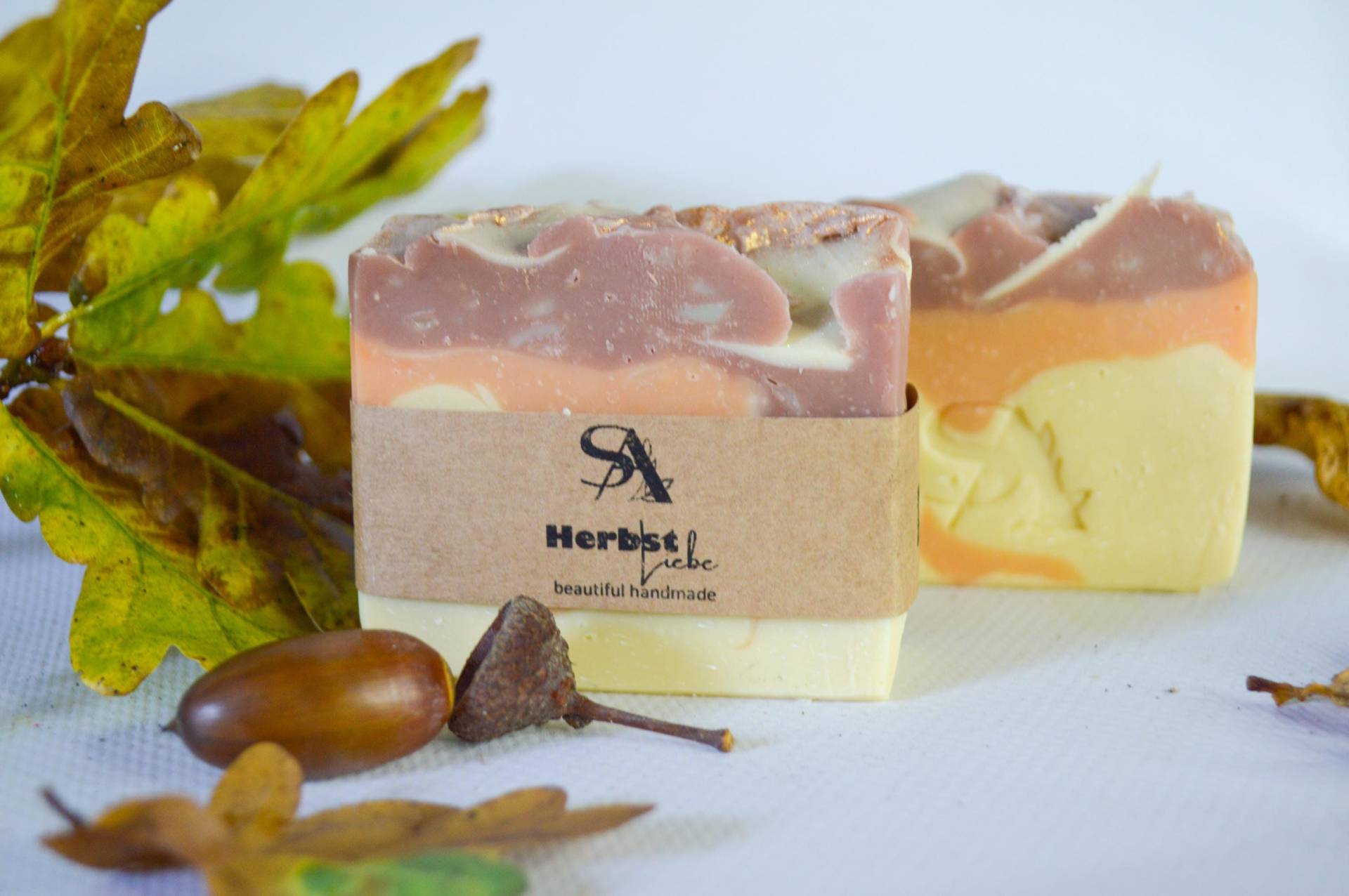 Handgemachte Herbstseife „Herbstliebe" | Naturseife Mit Warmem Vanille-Zimt-Duft Geschenkidee Plastikfrei Handgesiedet von Etsy - SandAHandwerk