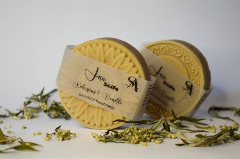 Ina Seife - Handgemachte Kokosnuss-Vanille-Seife Mit Sheabutter & Olivenöl Ina Seife - Handgemachte Kokosnuss-Vanille-Seife Mit Sheabutter & Olivenöl von Etsy - SandAHandwerk