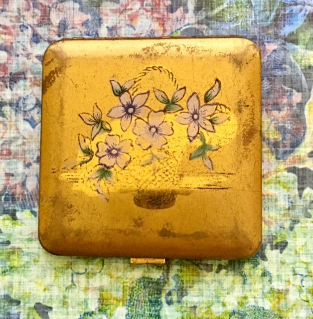 Vintage Metal Kompakt Mit Spiegel 220 Vintage Metal Kompakt Mit Spiegel 220 von Etsy - SandyNationVintage