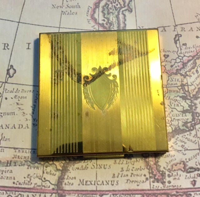 Vintage Metal Kompakt Mit Spiegel 222 von Etsy - SandyNationVintage