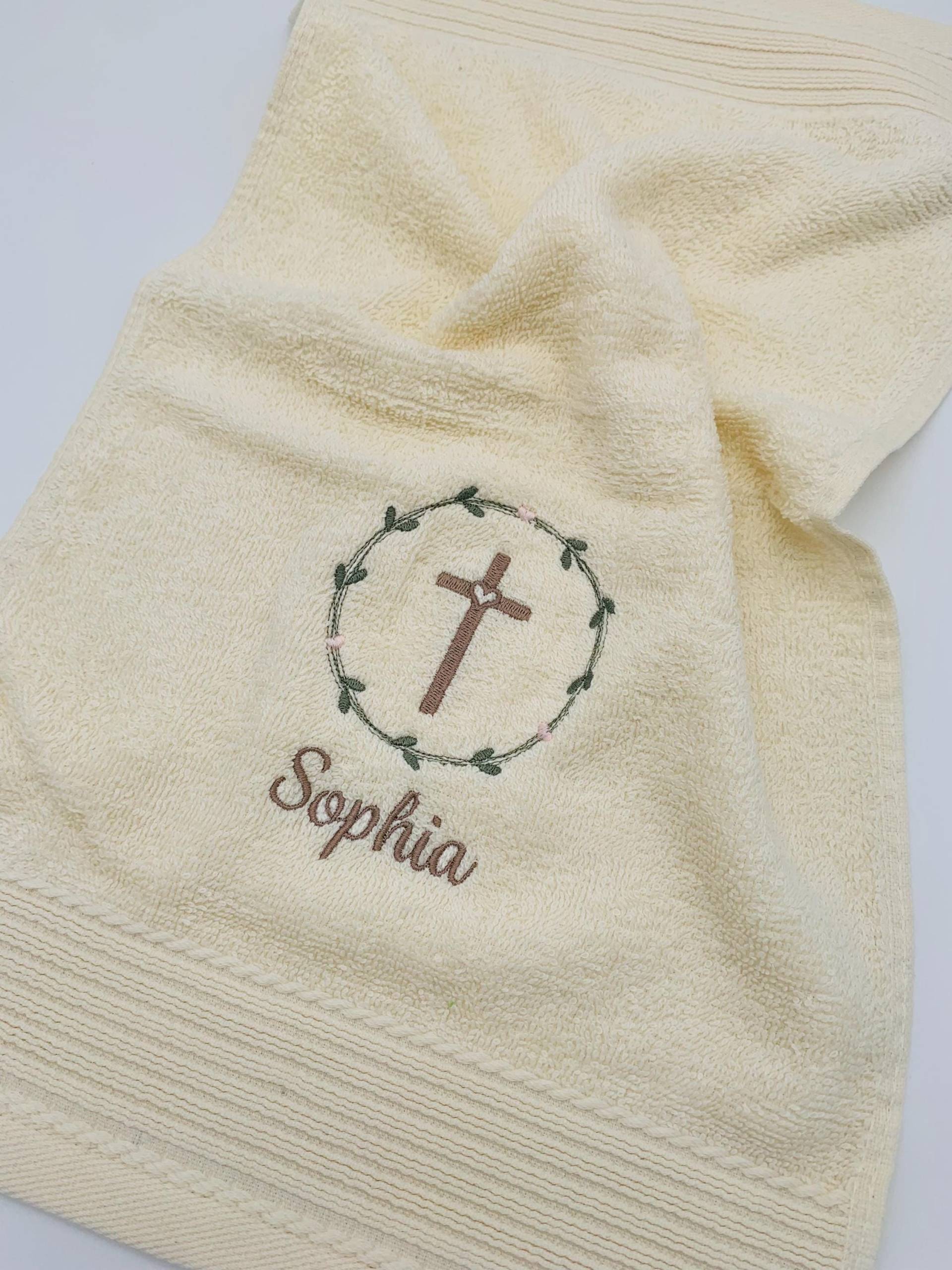 Personalisiertes Handtuch/3 Größen 10 Farben 8 Motive 7 Schriften Kita, Kinder, Erwachsene & Zuhause Bestickt Taufe Geschenk von Etsy - SanysFadenwerk