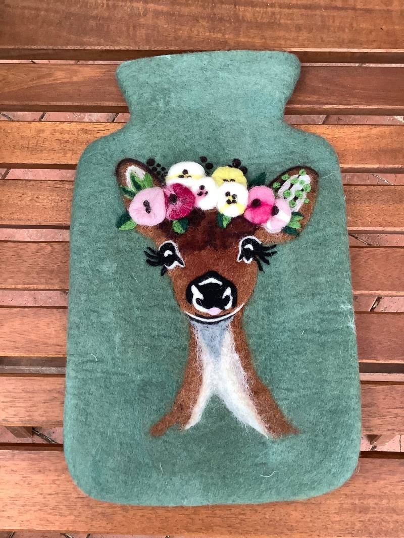 1 Gefilzte Wärmflasche Madame Reh Filzwärmflasche Inkl. Markenwärmflasche von Etsy - SaraundOnsiFilzerei