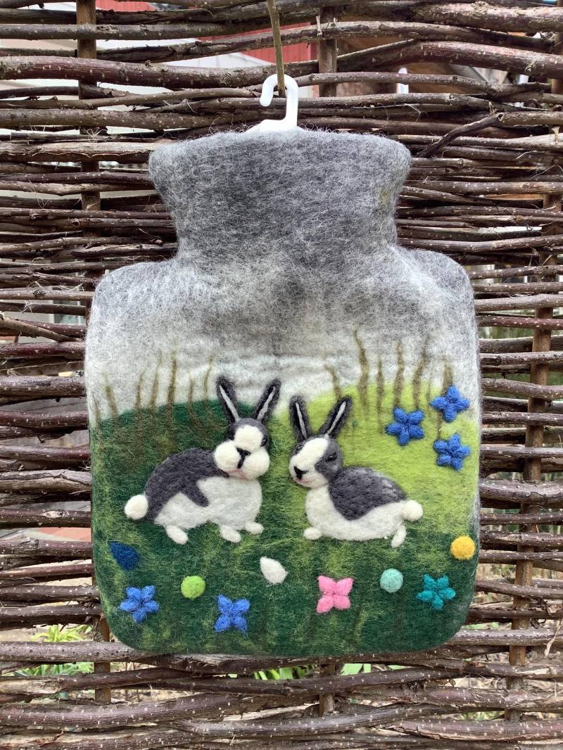 Feinste Filz Wärmflasche Hasenfreunde Inkl 0, 6L Qualitätswärmflasche Merinoschafschurwolle von Etsy - SaraundOnsiFilzerei