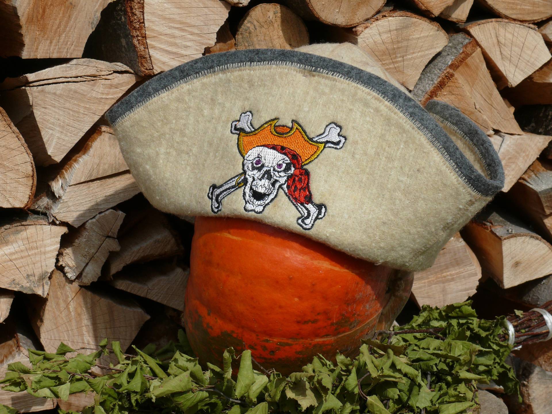 Schafwolle Saunahut Mit Totenkopf, Banya Hut von Etsy - SashaSaunaHats