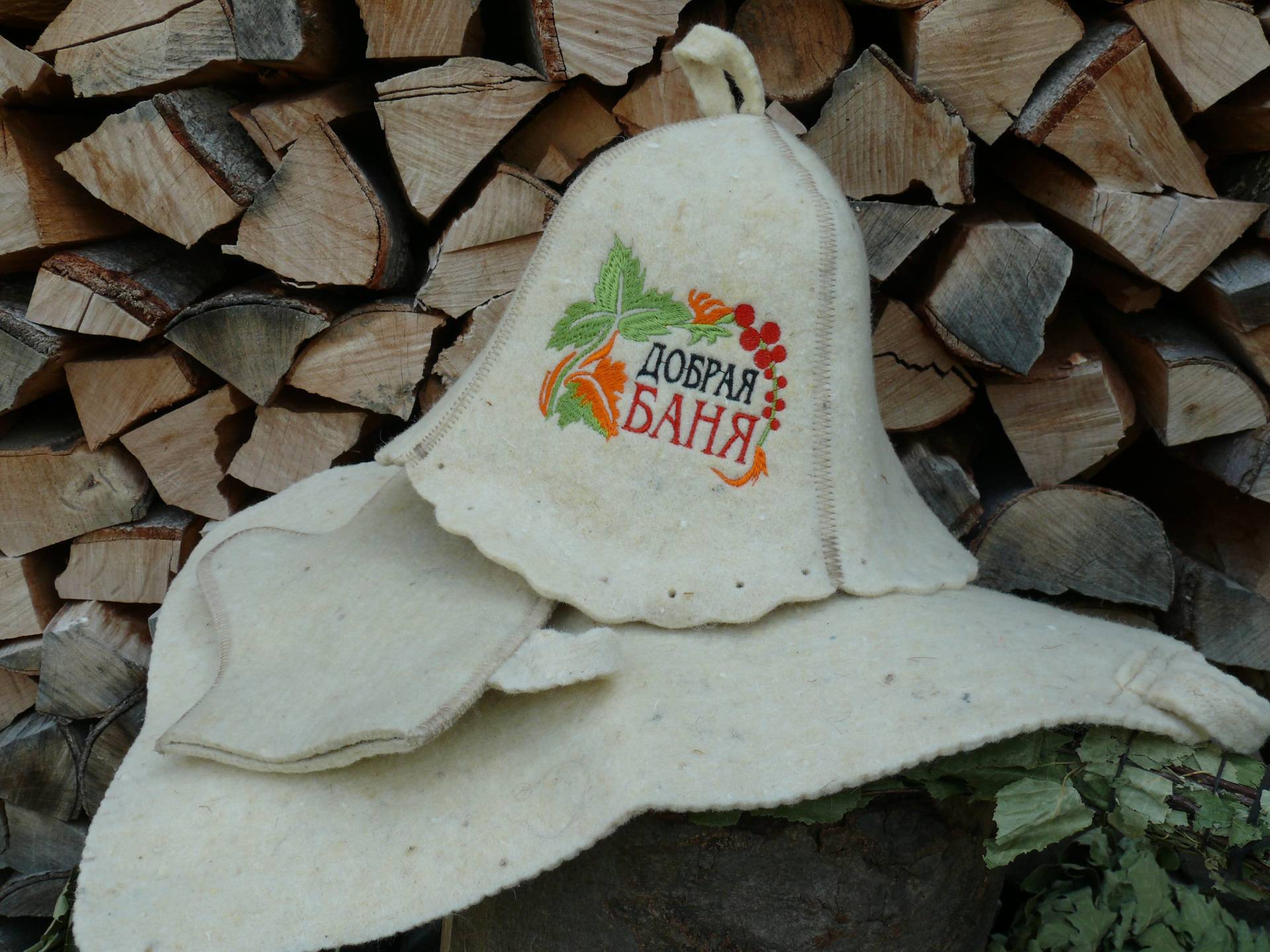 "Set "Gutes Badehaus", Saunamütze, Saunahandschuhe, Saunadecke, 100% Schafwolle, Weihnachtsgeschenk, Sale" "Set "Gutes Badehaus", Saunamütze, Saunahandschuhe, Saunadecke, 100% Schafwolle, Weihnachtsgeschenk, Sale" von Etsy - SashaSaunaHats
