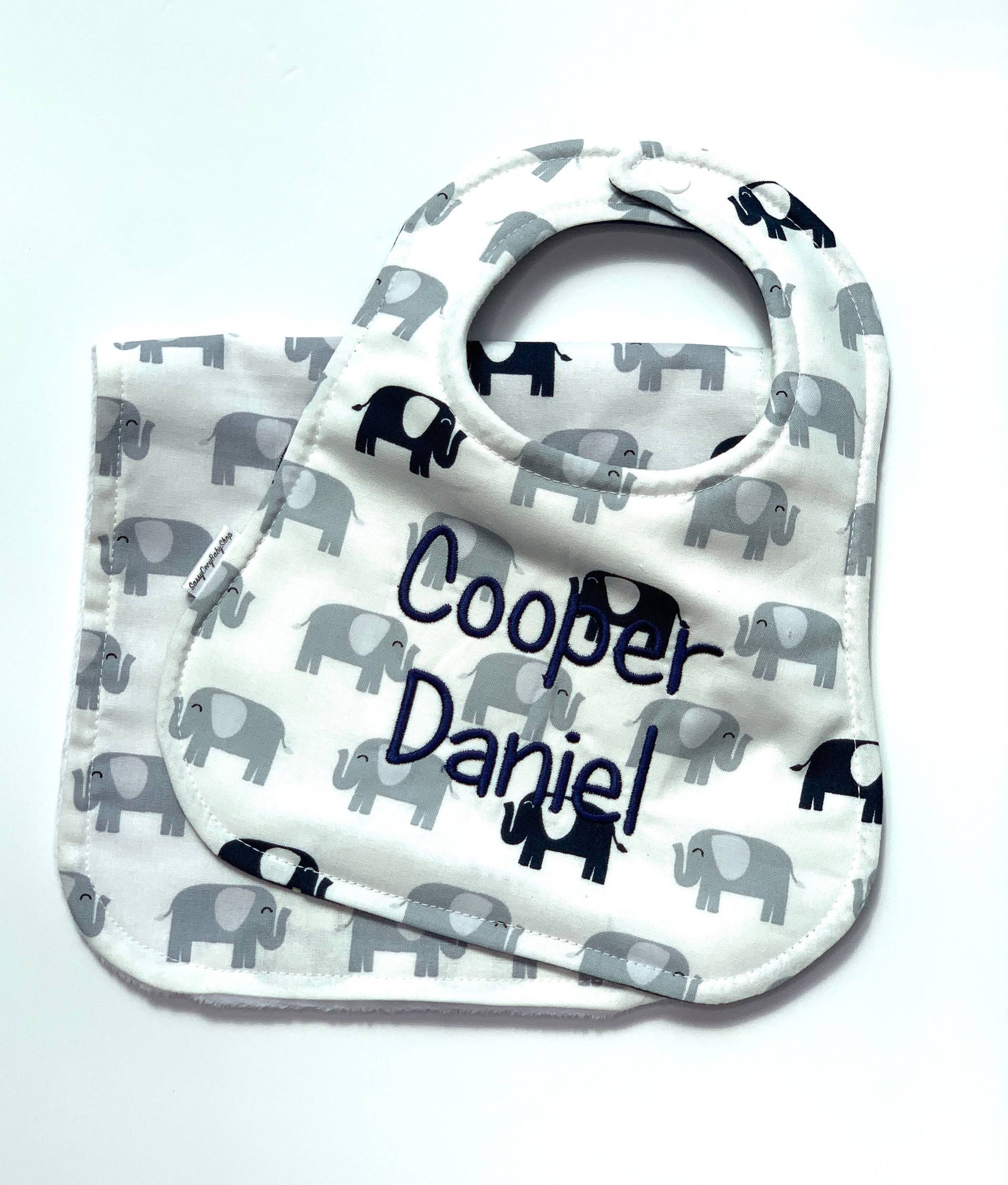 Baby Boy Personalisierte Lätzchen Und Spucktücher, Individuelles Party Geschenk, Elefant Spucktuch Set, Monogramm Wendelätzchen von Etsy - SassyCecyShop