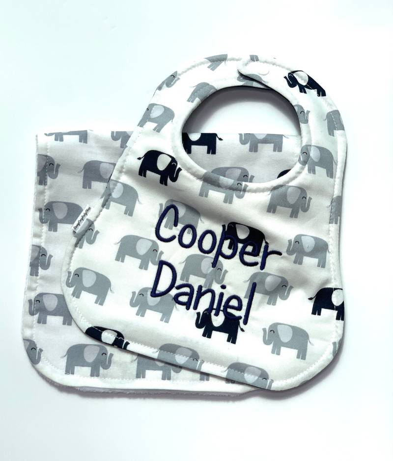 Baby Boy Personalisierte Lätzchen Und Spucktücher, Individuelles Party Geschenk, Elefant Spucktuch Set, Monogramm Wendelätzchen von Etsy - SassyCecyShop
