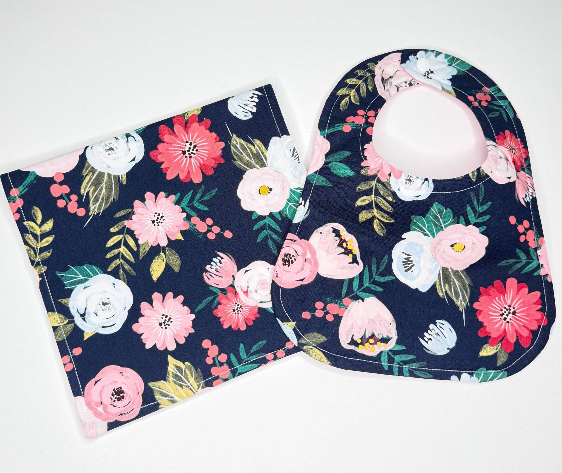 Personalisiertes Blumen Baby Mädchen Lätzchen Und Spucktuch, Personalisiertes Baby-Dusche-Geschenk, Neugeborene Sabbern Set, Individuell von Etsy - SassyCecyShop