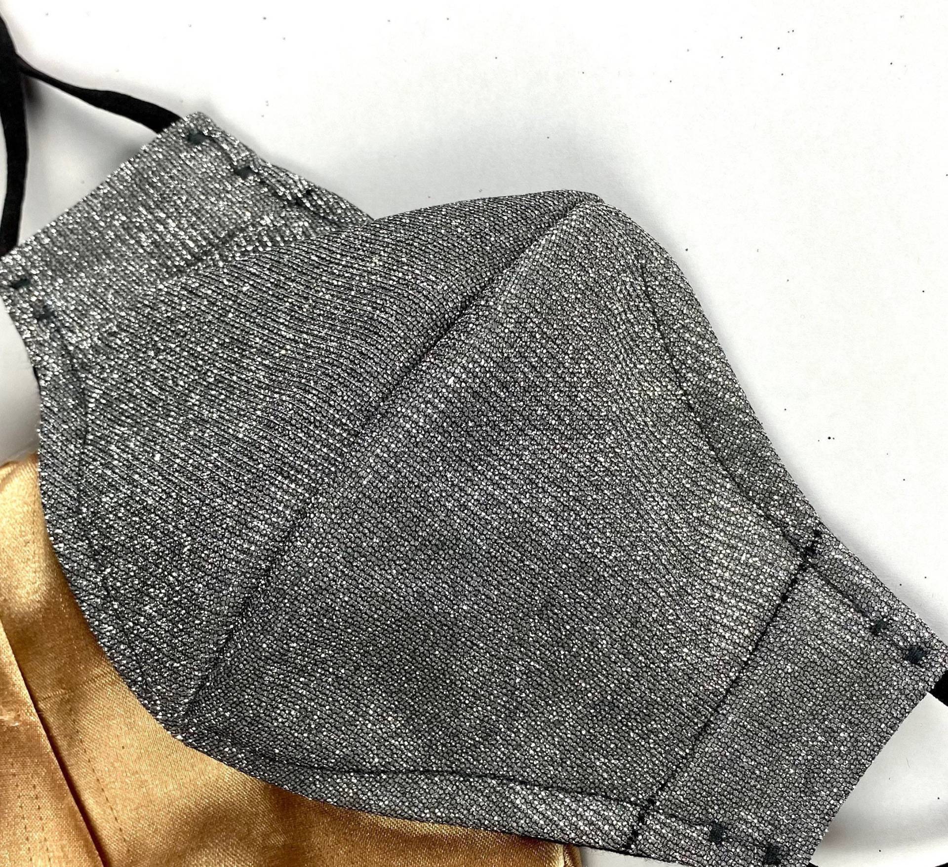 Grau Silber Glitzer Gesichtsmaske Dressy Gesichtsbedeckung Erwachsene Und Kinder Größen Filtertasche Verstellbare Ohrgummi Grau Silber Glitzer Gesichtsmaske Dressy Gesichtsbedeckung Erwachsene Und Kinder Größen Filtertasche Verstellbare Ohrgummi von Etsy - Sawalach
