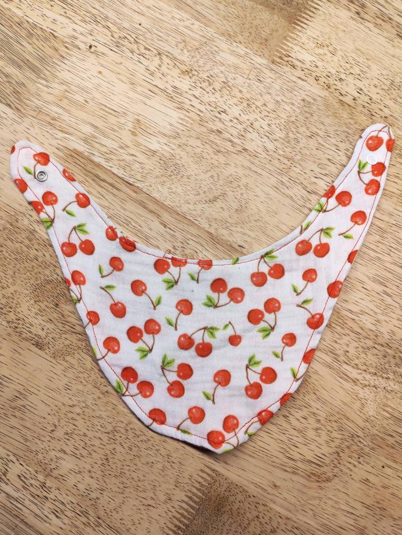 Dreieckstuch Mit Kirschmuster Dreieckstuch Mit Kirschmuster von Etsy - Schatzkisteohlala