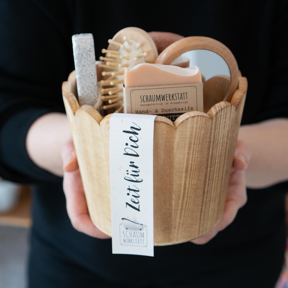 Spa-Set Im Bambuseimer Mit Bürsten & Naturseife Hagebutte, Wellnesskorb, Wellnessset, Geschenkset von Etsy - Schaumwerkstatt