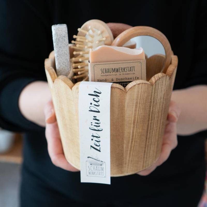 Spa-Set Im Bambuseimer Mit Bürsten & Naturseife Hagebutte, Wellnesskorb, Wellnessset, Geschenkset von Etsy - Schaumwerkstatt