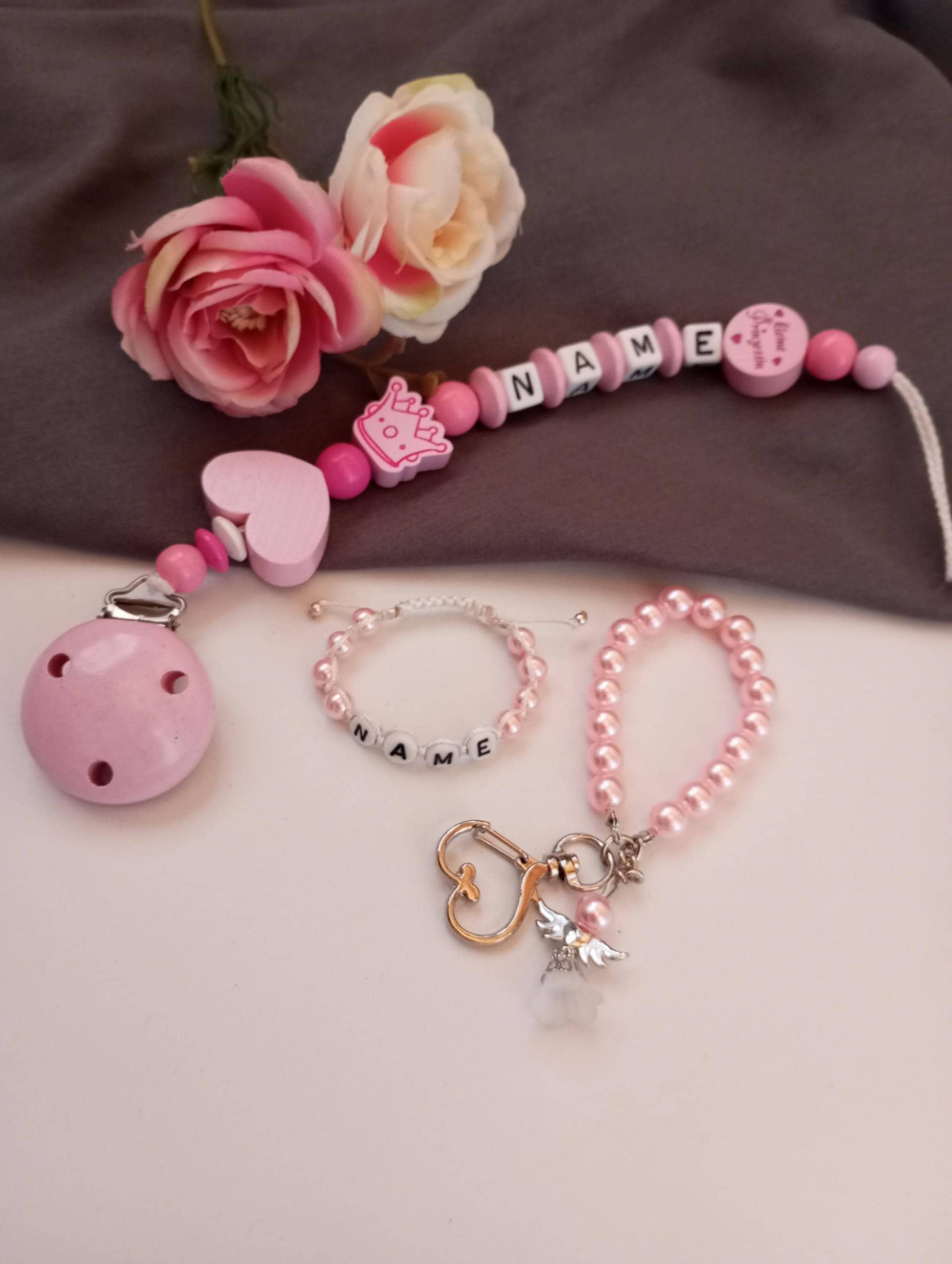 Personalisierte Schnullerkette + Armband Personalisiert & Anhänger Mit Perlenengel Rosa Im Set von Etsy - SchmuckHerzbyGaby