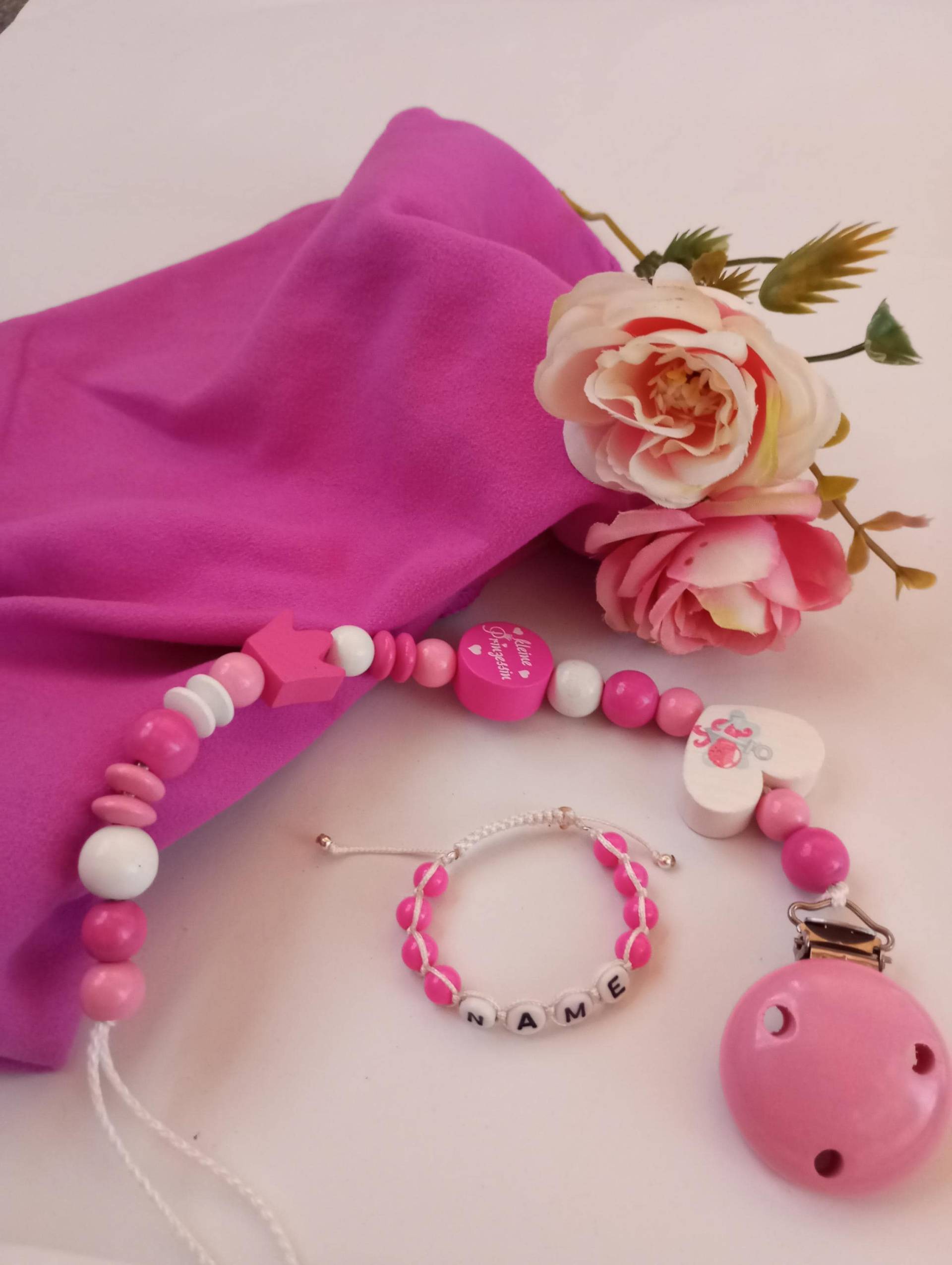 Schnullerkette Und Baby Armband Mit Wunschnamen in Pink Weiß Set von Etsy - SchmuckHerzbyGaby