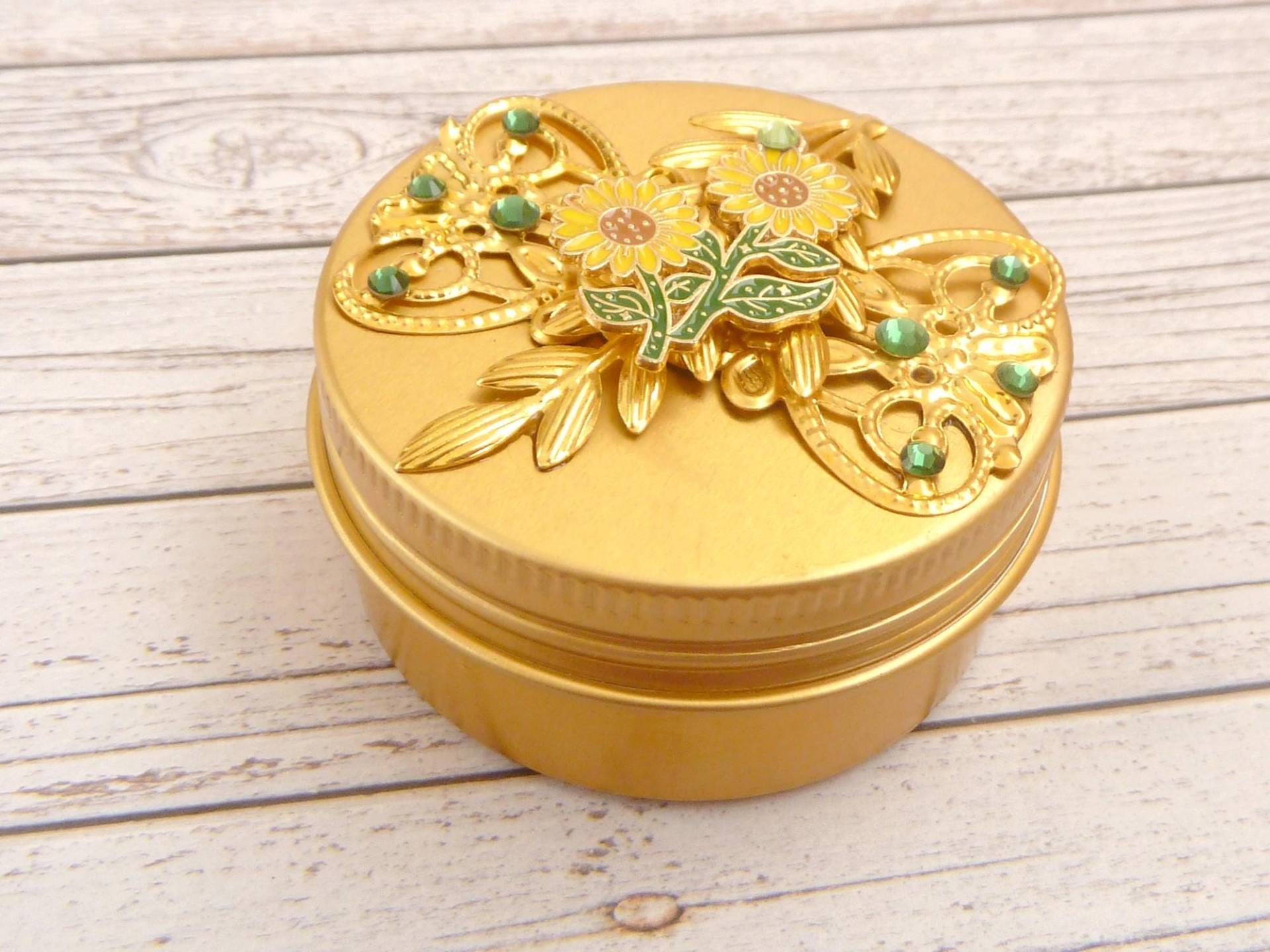 Sommerliche Dose Aus Metall Mit Emaille Sonnenblumen Und Goldgeflecht Schmuckdose, Pillendose, Zahndose, Schraubverschluß von Etsy - Schmucktruhe