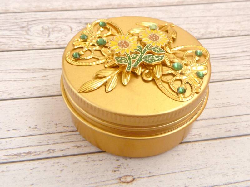 Sommerliche Dose Aus Metall Mit Emaille Sonnenblumen Und Goldgeflecht Schmuckdose, Pillendose, Zahndose, Schraubverschluß von Etsy - Schmucktruhe