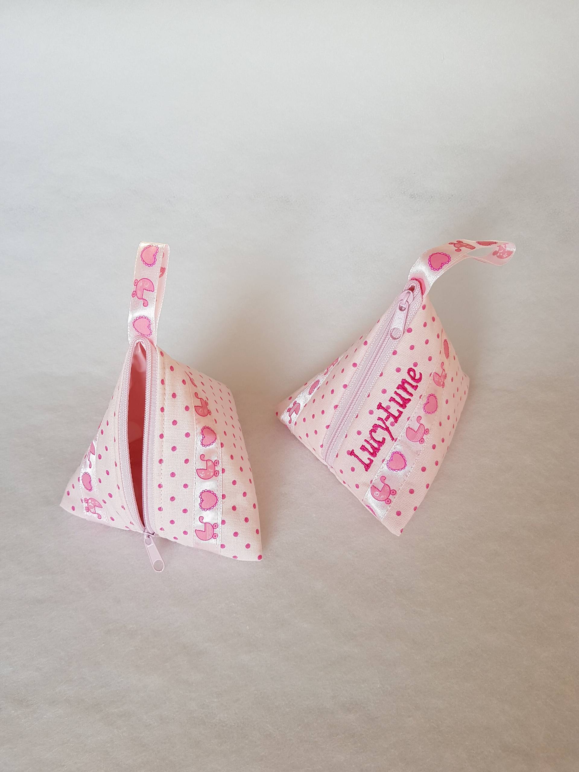 Schnullertäschchen, Pyramidentasche, Tasche Für Schnuller, Personalisiert, Mit Namen, Wunschname, Leckerlitasche Schnullertäschchen, Pyramidentasche, Tasche Für Schnuller, Personalisiert, Mit Namen, Wunschname, Leckerlitasche von Etsy - Schnuckellinchen