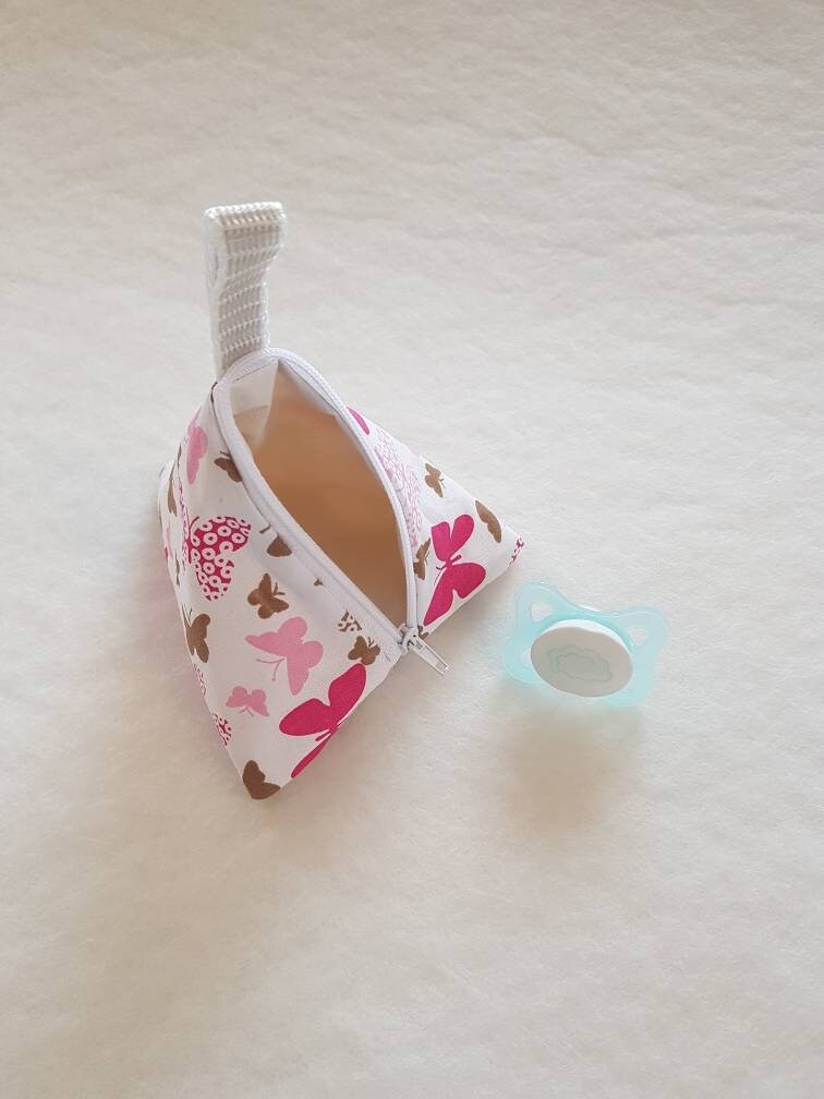 Schnullertasche, Pyramidentasche, Name, Tasche Für Schnuller, Personalisiert, Mit Namen, Wunschname, Leckerli-Tasche, Schmetterling Schnullertasche, Pyramidentasche, Name, Tasche Für Schnuller, Personalisiert, Mit Namen, Wunschname, Leckerli-Tasche, Schmetterling von Etsy - Schnuckellinchen