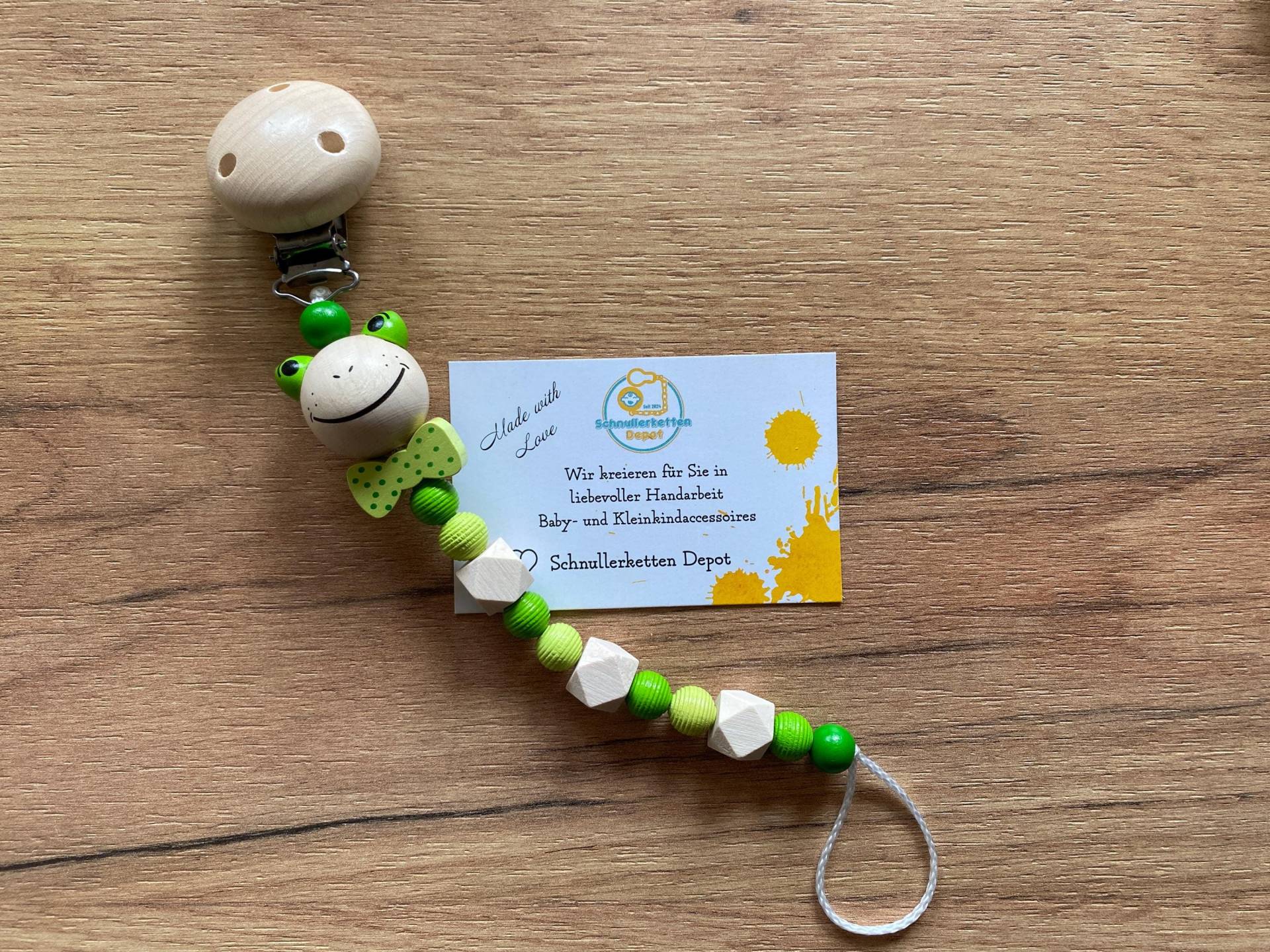 Schnullerkette Premium , , Frosch Mit Schleife" in Hellgrün/Natur von Etsy - SchnullerkettenDepot