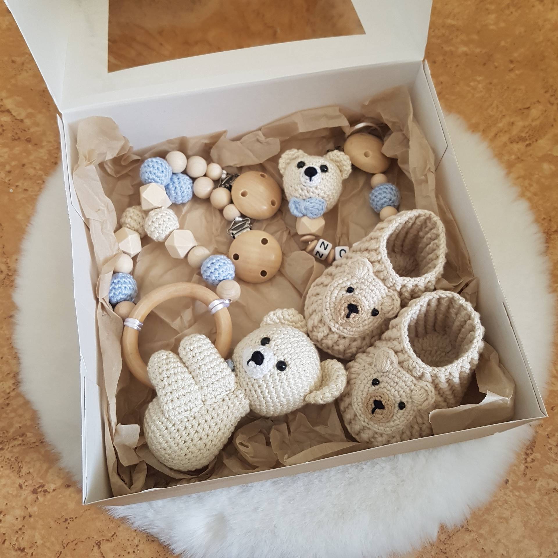 Babygeschenk Zur Geburt Bär, Kinderwagenkette, Schnullerkette Mit Namen, Babyhäkelschuhe | Geschenke F7R Mädchen Und Jungen Babygeschenk Zur Geburt Bär, Kinderwagenkette, Schnullerkette Mit Namen, Babyhäkelschuhe | Geschenke F7R Mädchen Und Jungen von Etsy - SchnullerkettenHaSi