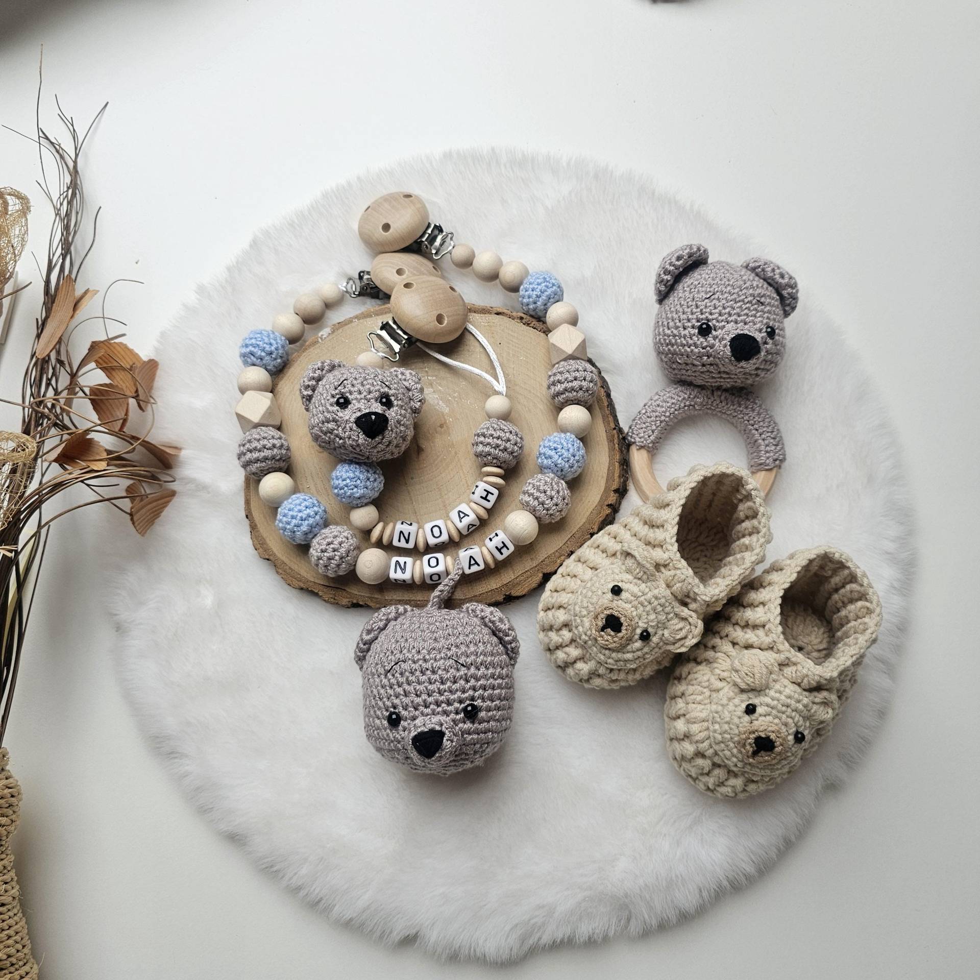 Babygeschenke Set| Schnullerkette Für Mädchen Und Junge|Kinderwagenkette|Greifring|Babyschuhe Bär|Personalisierte Kette Babygeschenke Set| Schnullerkette Für Mädchen Und Junge|Kinderwagenkette|Greifring|Babyschuhe Bär|Personalisierte Kette von Etsy - SchnullerkettenHaSi