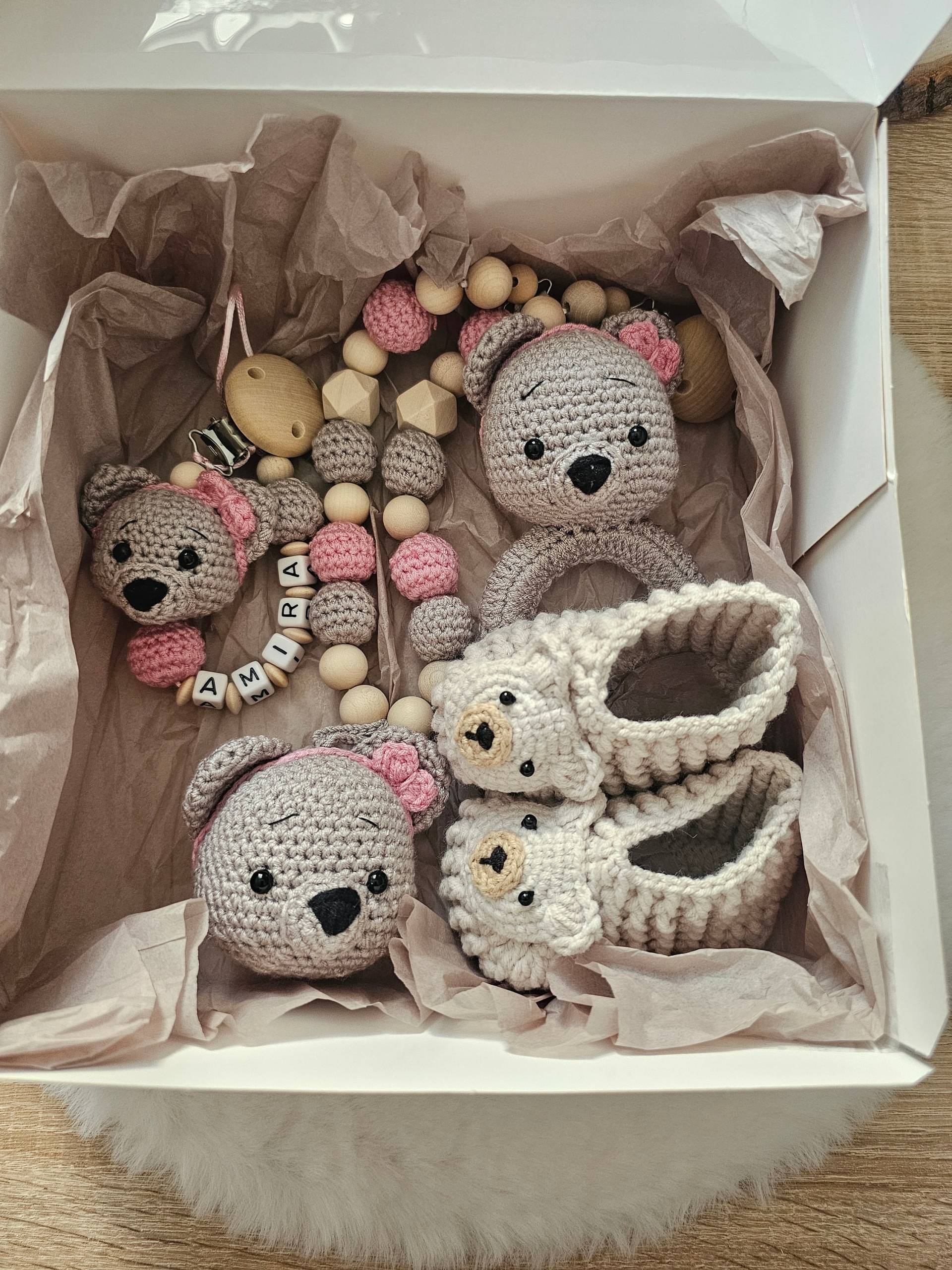 Babygeschenke Set| Schnullerkette Mit Namen|Kinderwagenkette Bär|Greifring|Babyschuhe| Personalisierte Babygeschenke Set| Schnullerkette Mit Namen|Kinderwagenkette Bär|Greifring|Babyschuhe| Personalisierte von Etsy - SchnullerkettenHaSi
