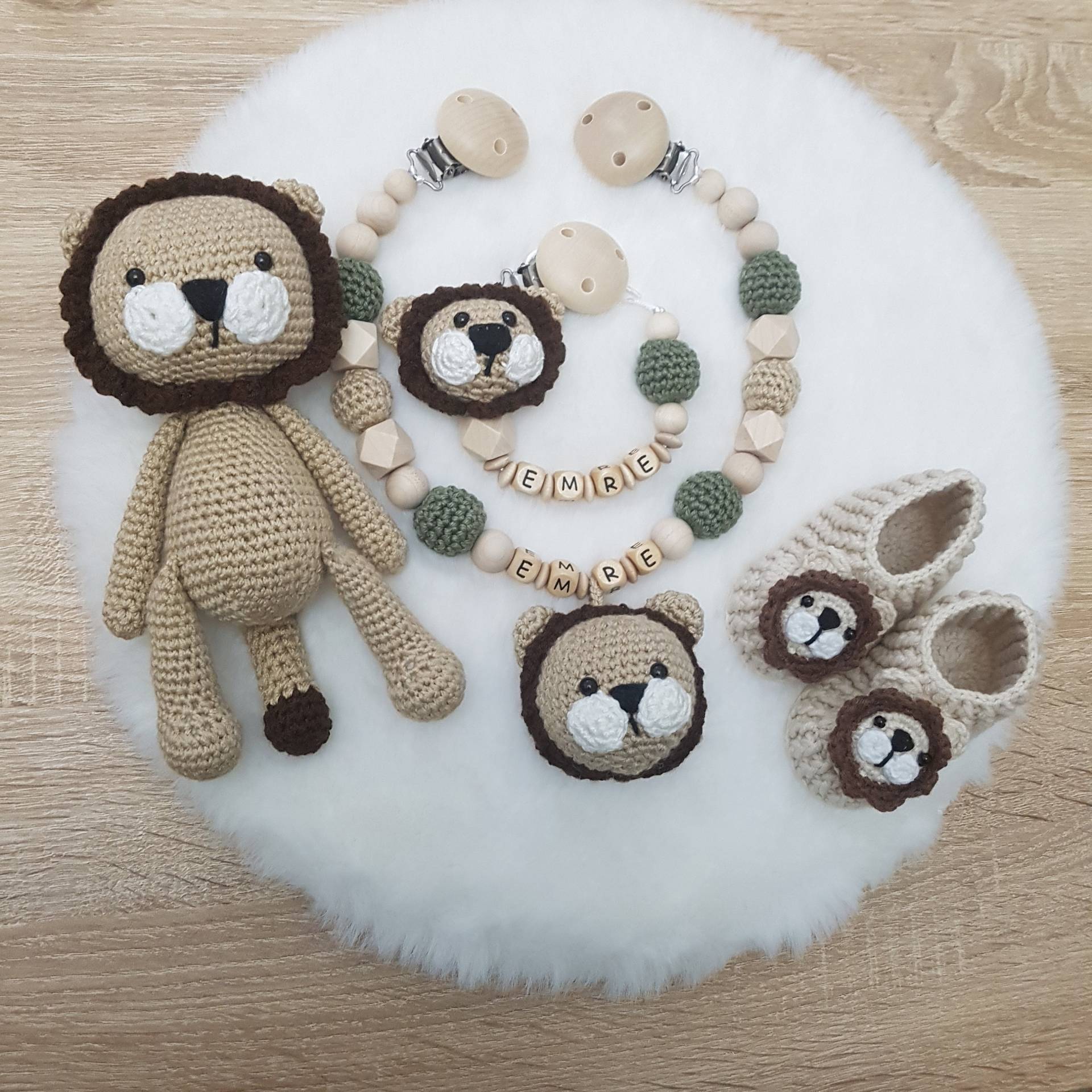 Geschenkset Zur Geburt Personalisierte Schnullerkette, Kinderwagenkette, Häkeltier Und Häkelschuhe Geschenkset Zur Geburt Personalisierte Schnullerkette, Kinderwagenkette, Häkeltier Und Häkelschuhe von Etsy - SchnullerkettenHaSi