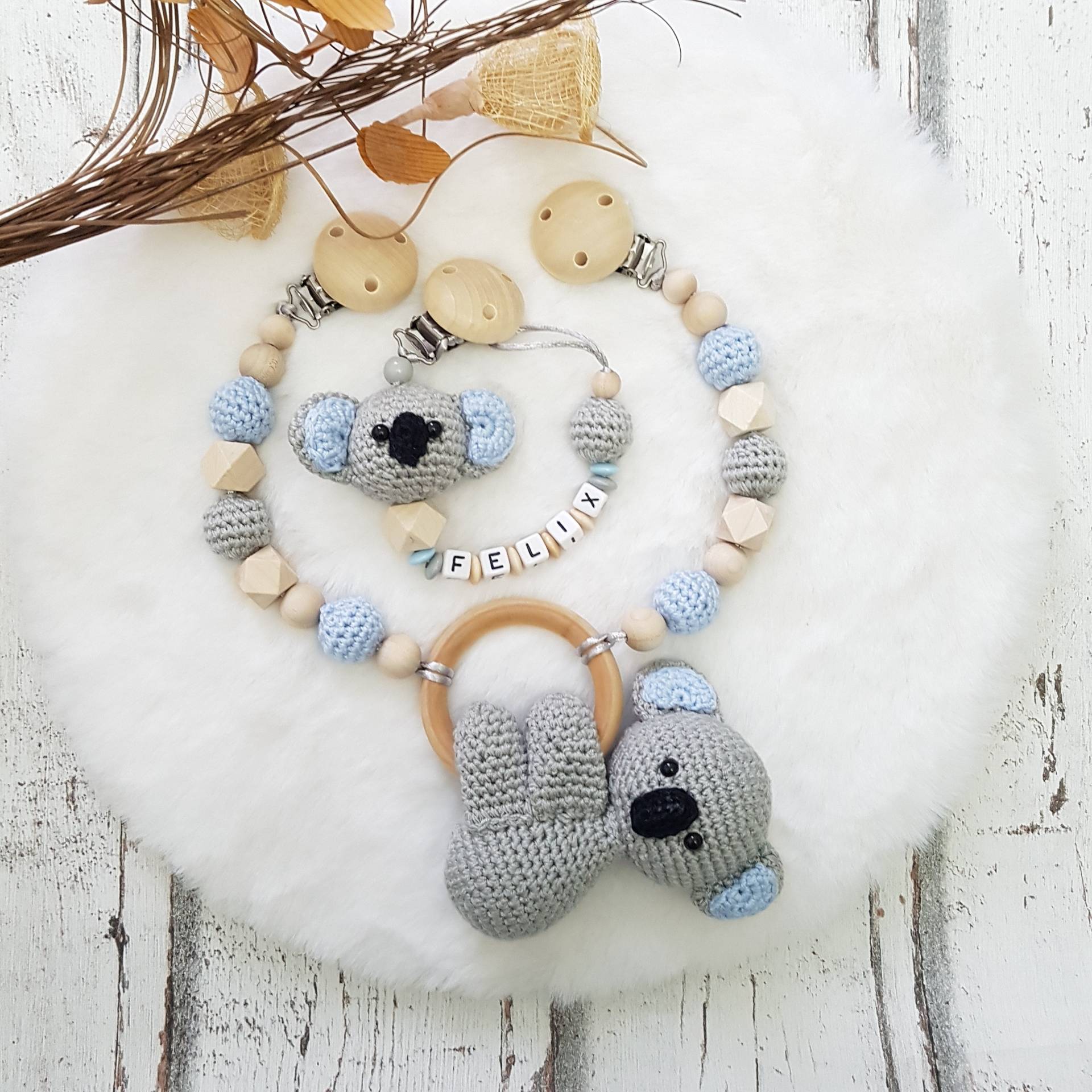Newborn Babygeschenke Zur Geburt Kinderwagenkette, Schnullerkette Koalabär Junge Mit Name Newborn Babygeschenke Zur Geburt Kinderwagenkette, Schnullerkette Koalabär Junge Mit Name von Etsy - SchnullerkettenHaSi