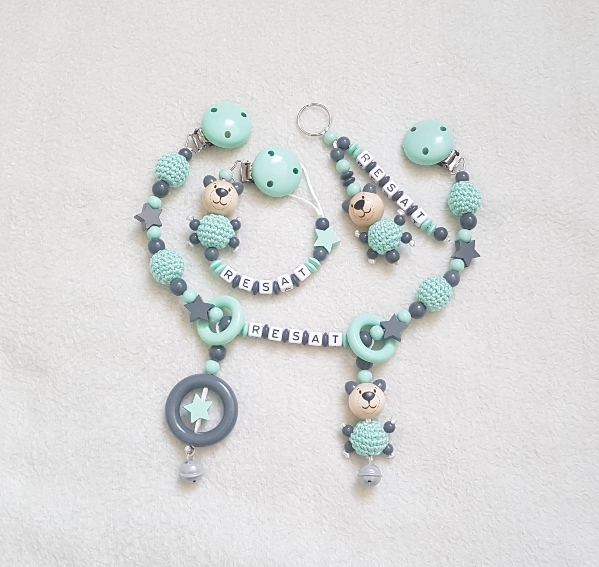 Personalisierte Kinderwagenkette Bärchen | Schnullerkette Schlüsselanhänger Mint/Grau Babygeschenke Personalisierte Kinderwagenkette Bärchen | Schnullerkette Schlüsselanhänger Mint/Grau Babygeschenke von Etsy - SchnullerkettenHaSi